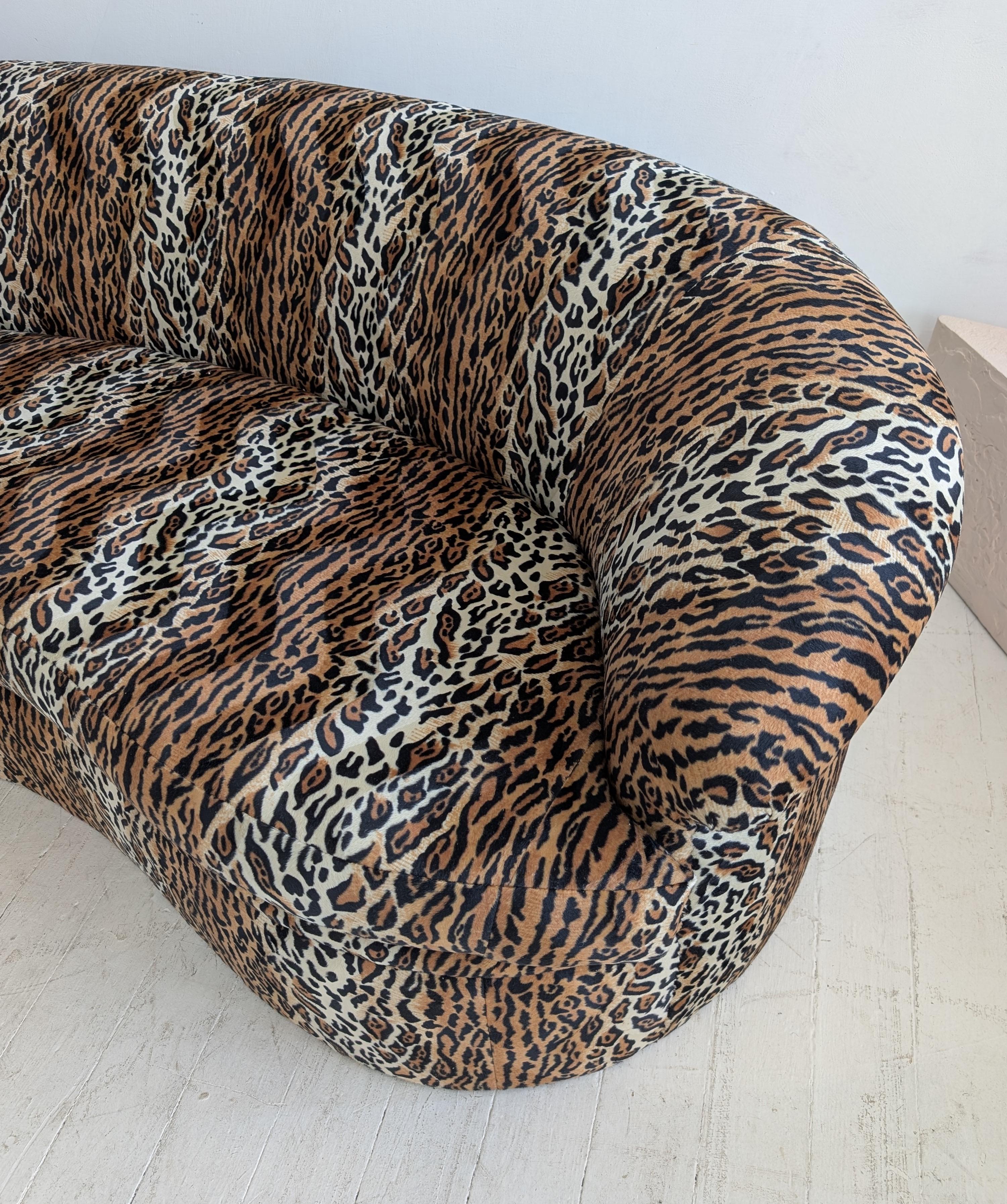 Grande divano postmoderno vintage con stampa leopardata, USA anni '80 in vendita 6