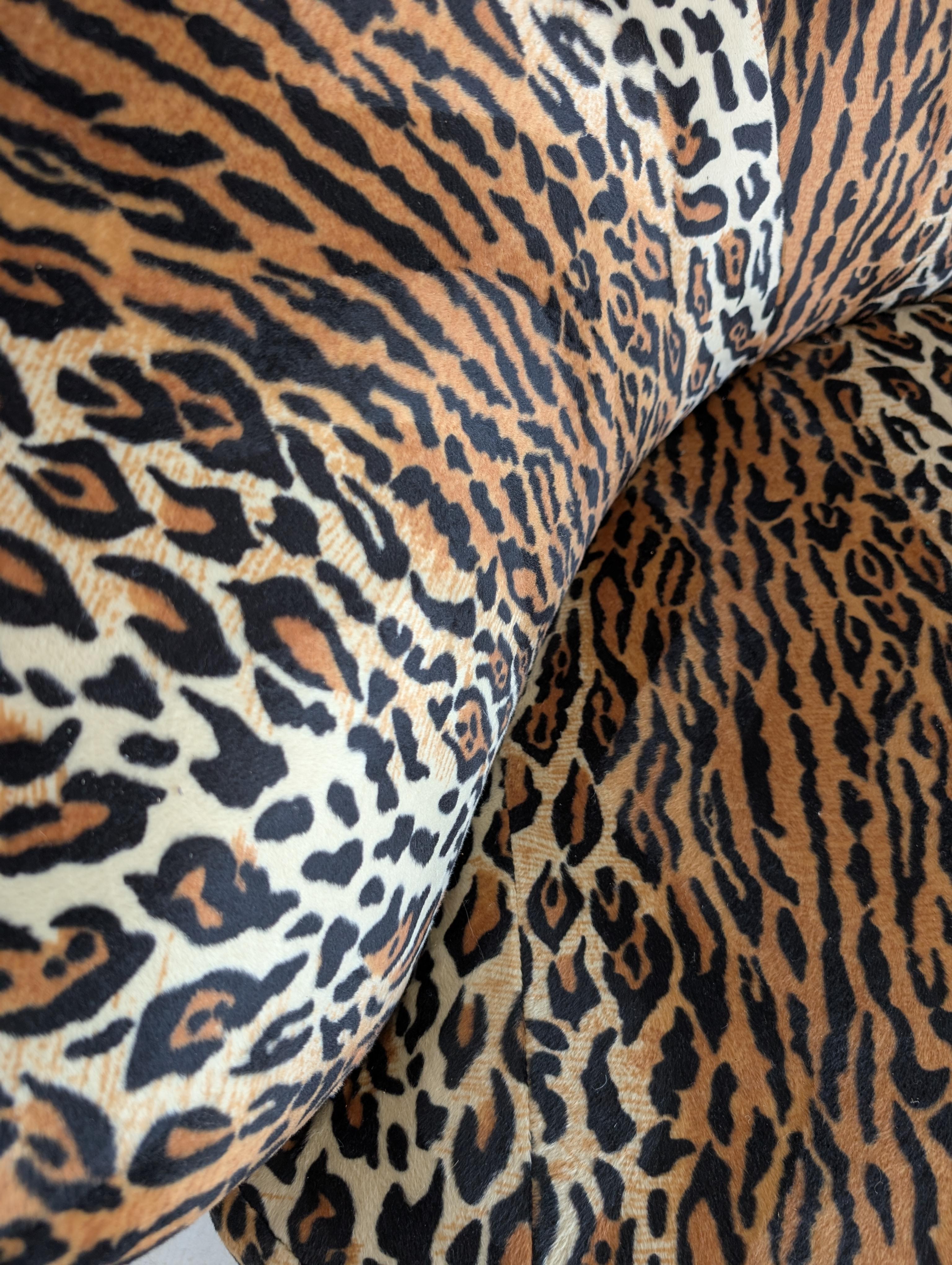 Grande divano postmoderno vintage con stampa leopardata, USA anni '80 in vendita 7