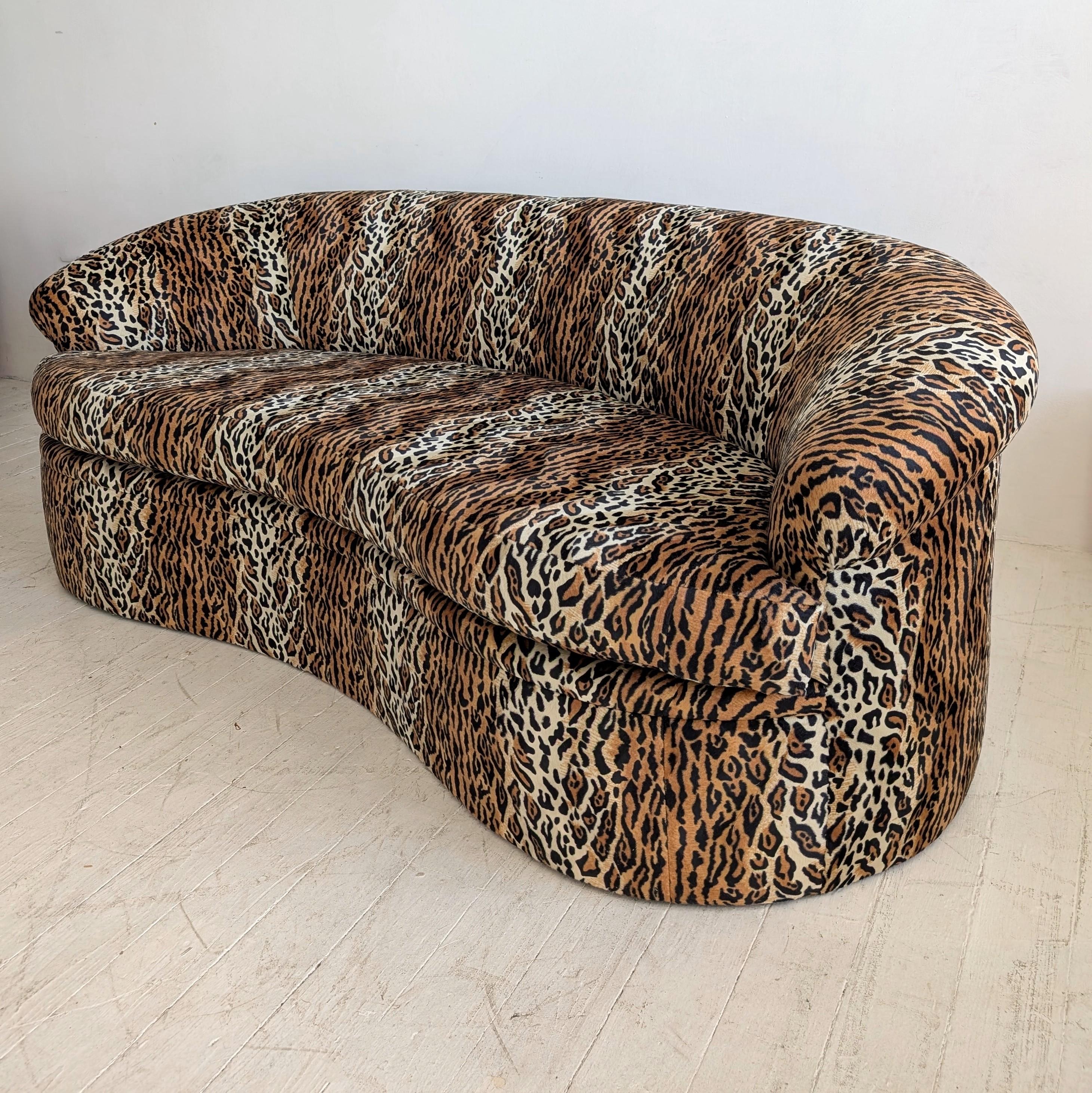 Grande divano postmoderno vintage con stampa leopardata, USA anni '80 In condizioni buone in vendita a Hastings, GB