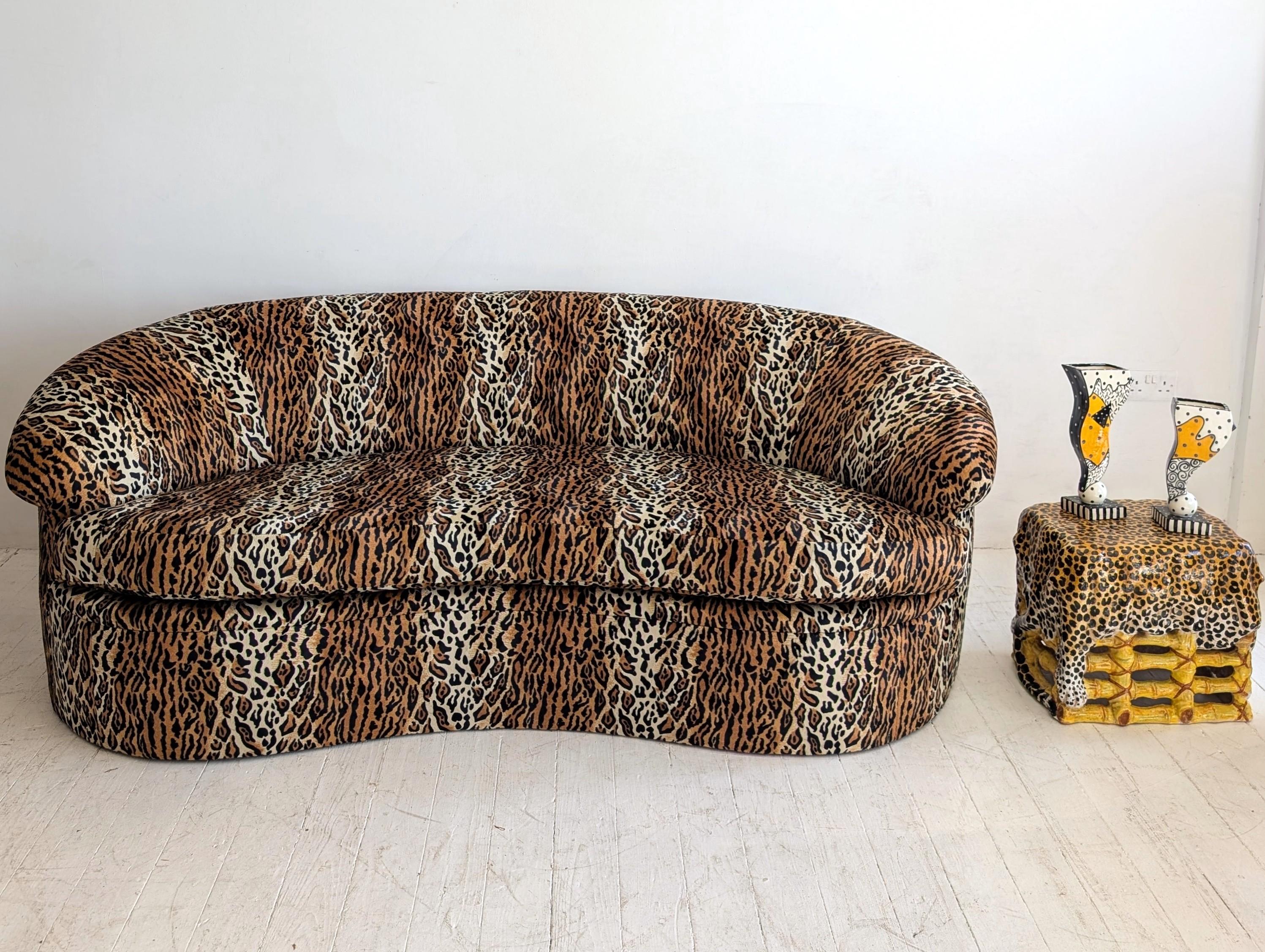 Tessuto Grande divano postmoderno vintage con stampa leopardata, USA anni '80 in vendita