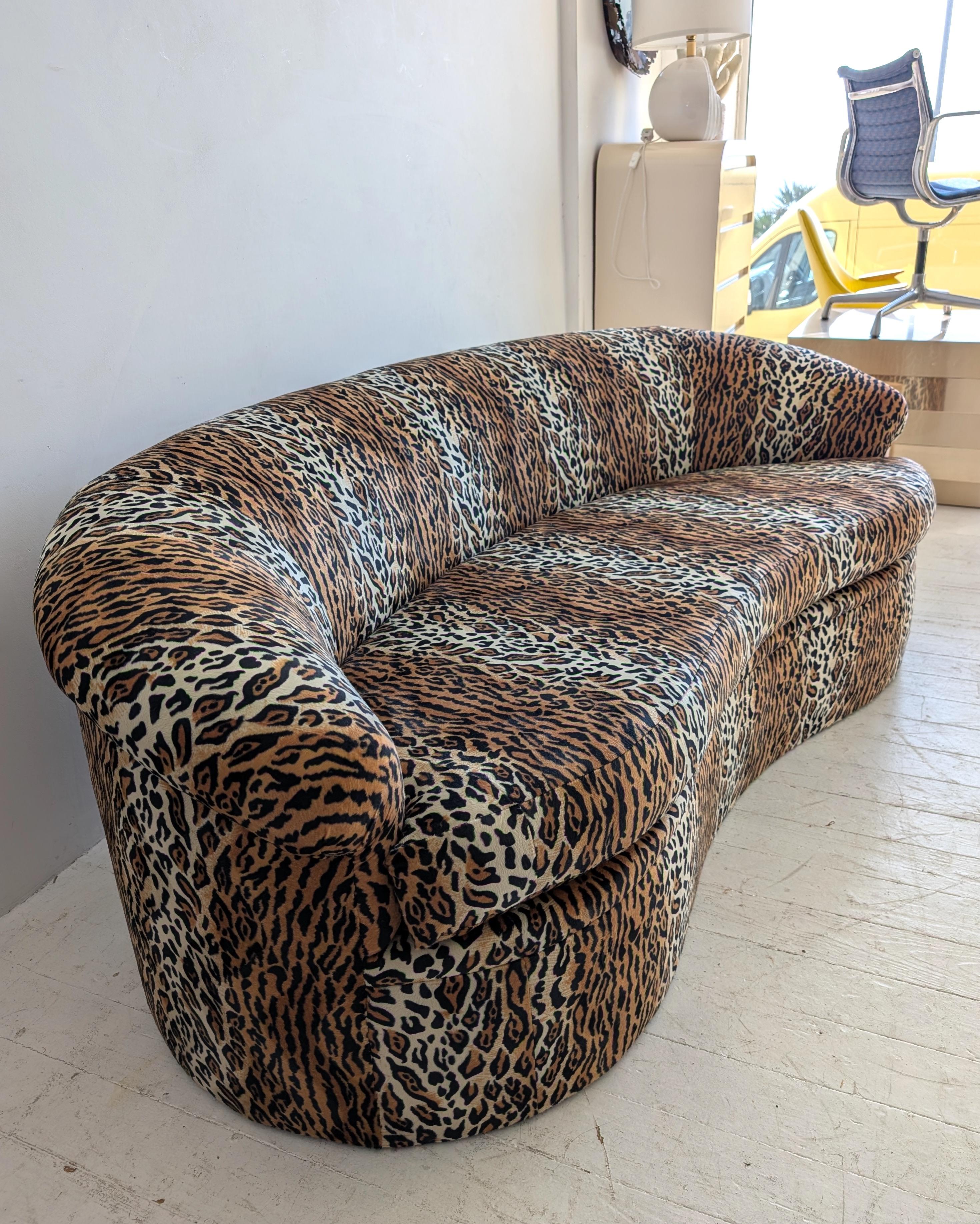 Grande divano postmoderno vintage con stampa leopardata, USA anni '80 in vendita 2