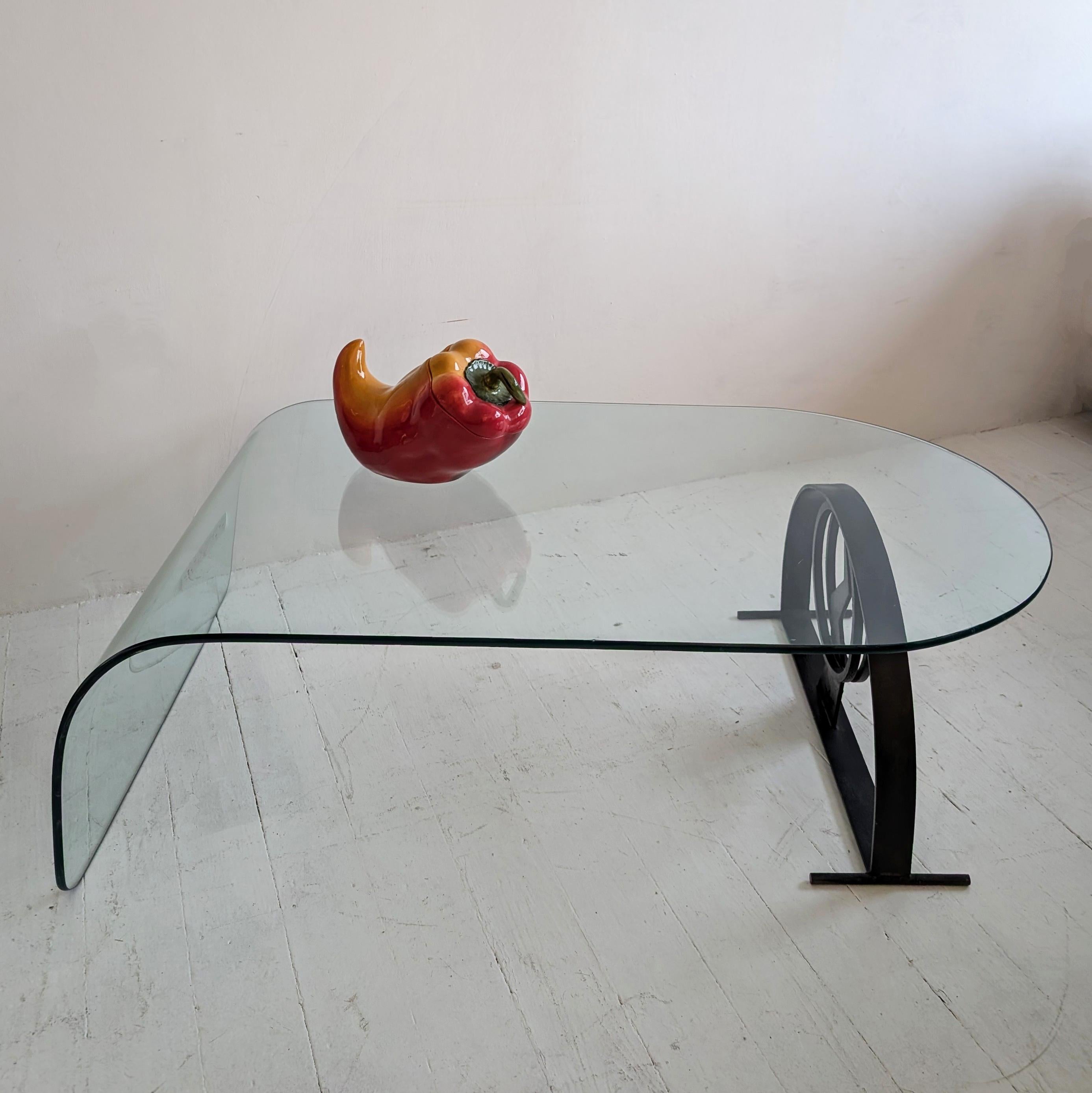 Postmoderne Grande table basse vintage postmoderne en verre avec base éclairée en vente