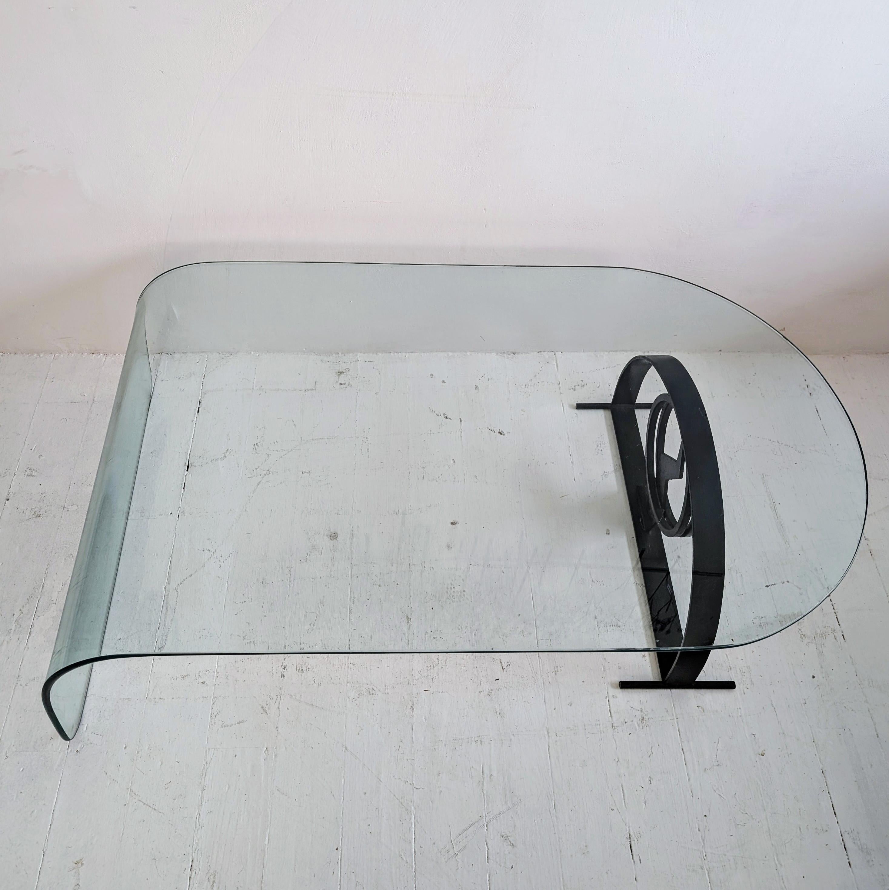 Grande table basse vintage postmoderne en verre avec base éclairée en vente 1