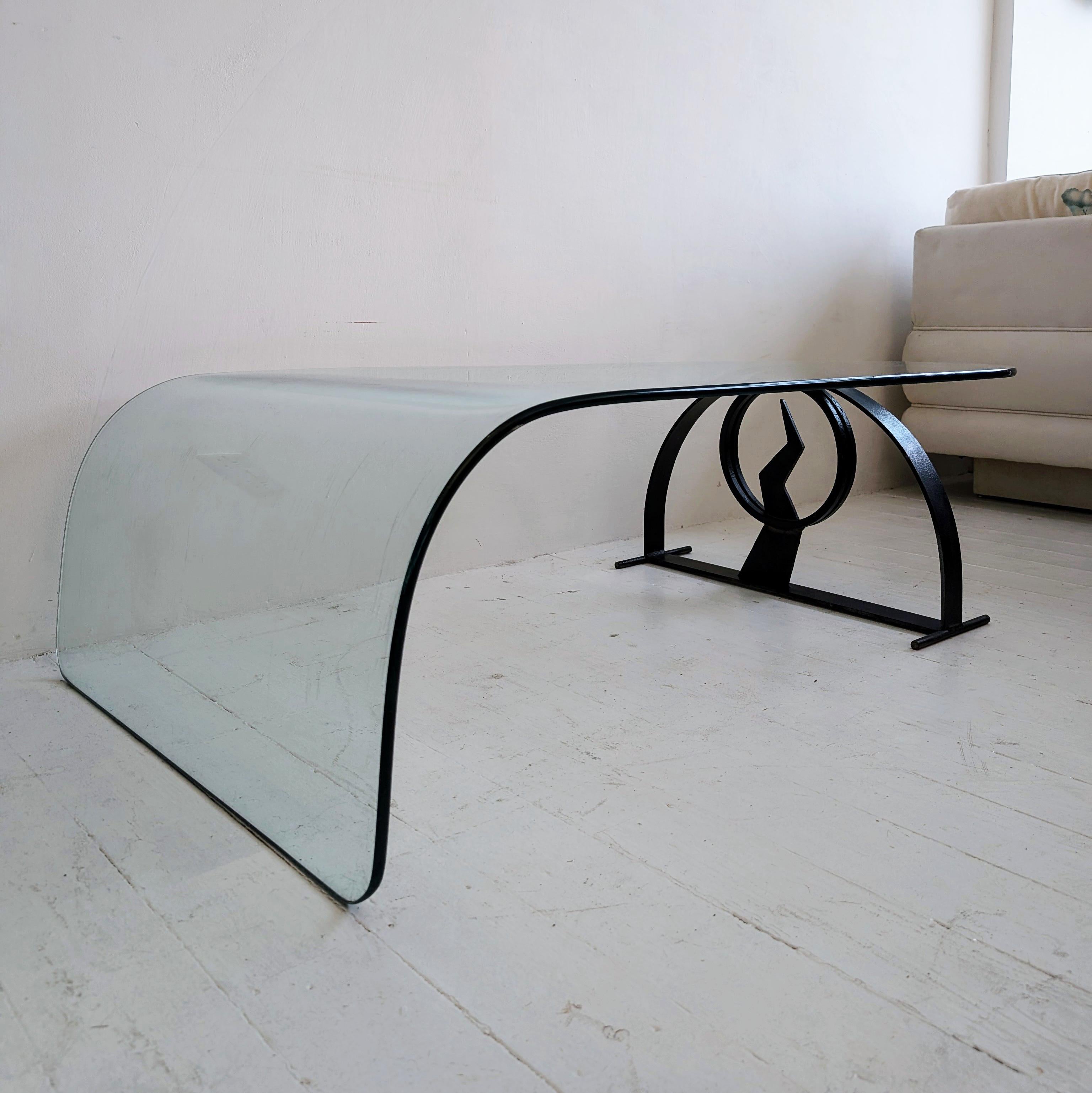 Grande table basse vintage postmoderne en verre avec base éclairée en vente 2