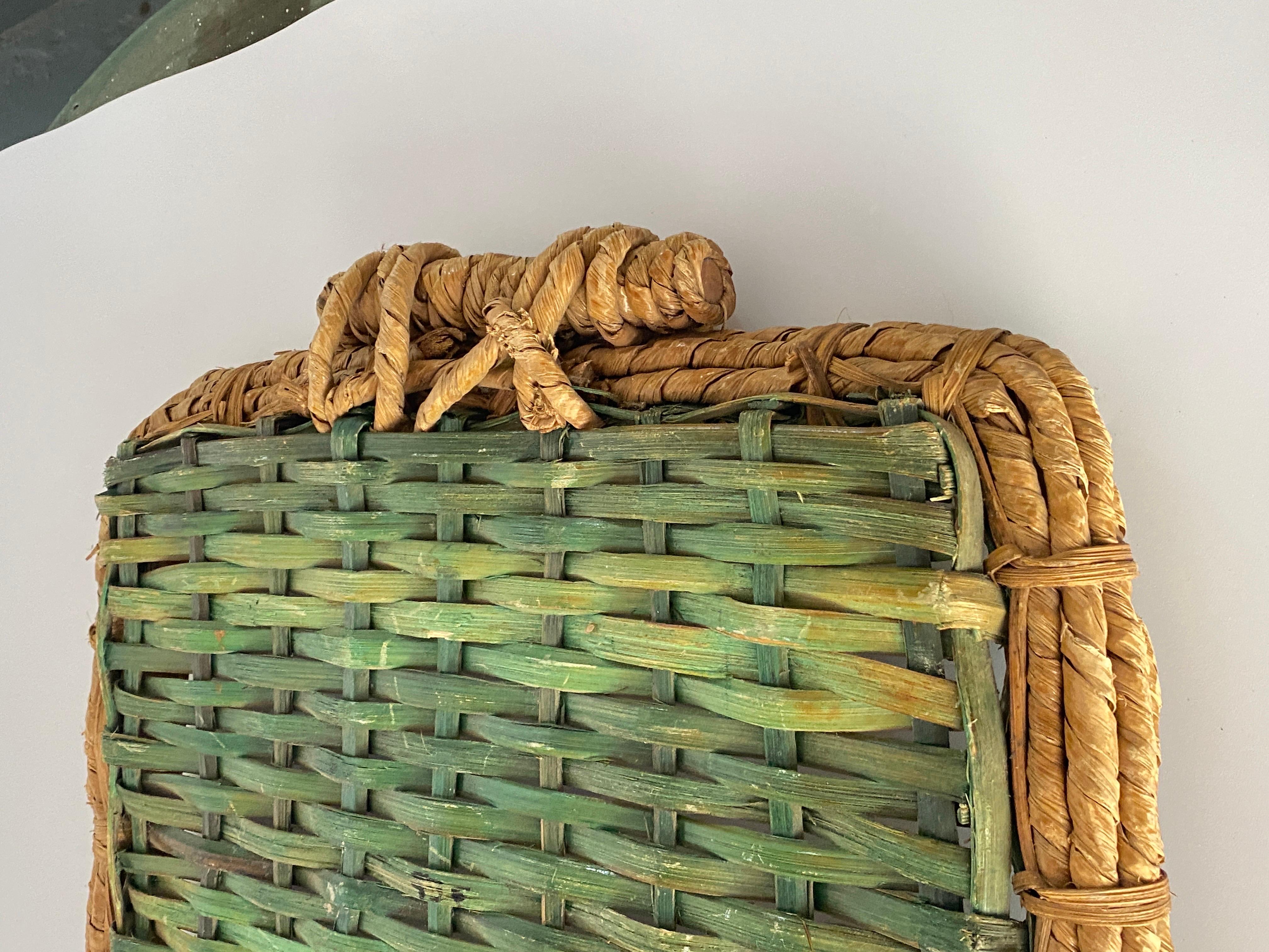 Large Vintage Rattan Platter, with an Old Patina, France, 1970 In Good Condition For Sale In Auribeau sur Siagne, FR