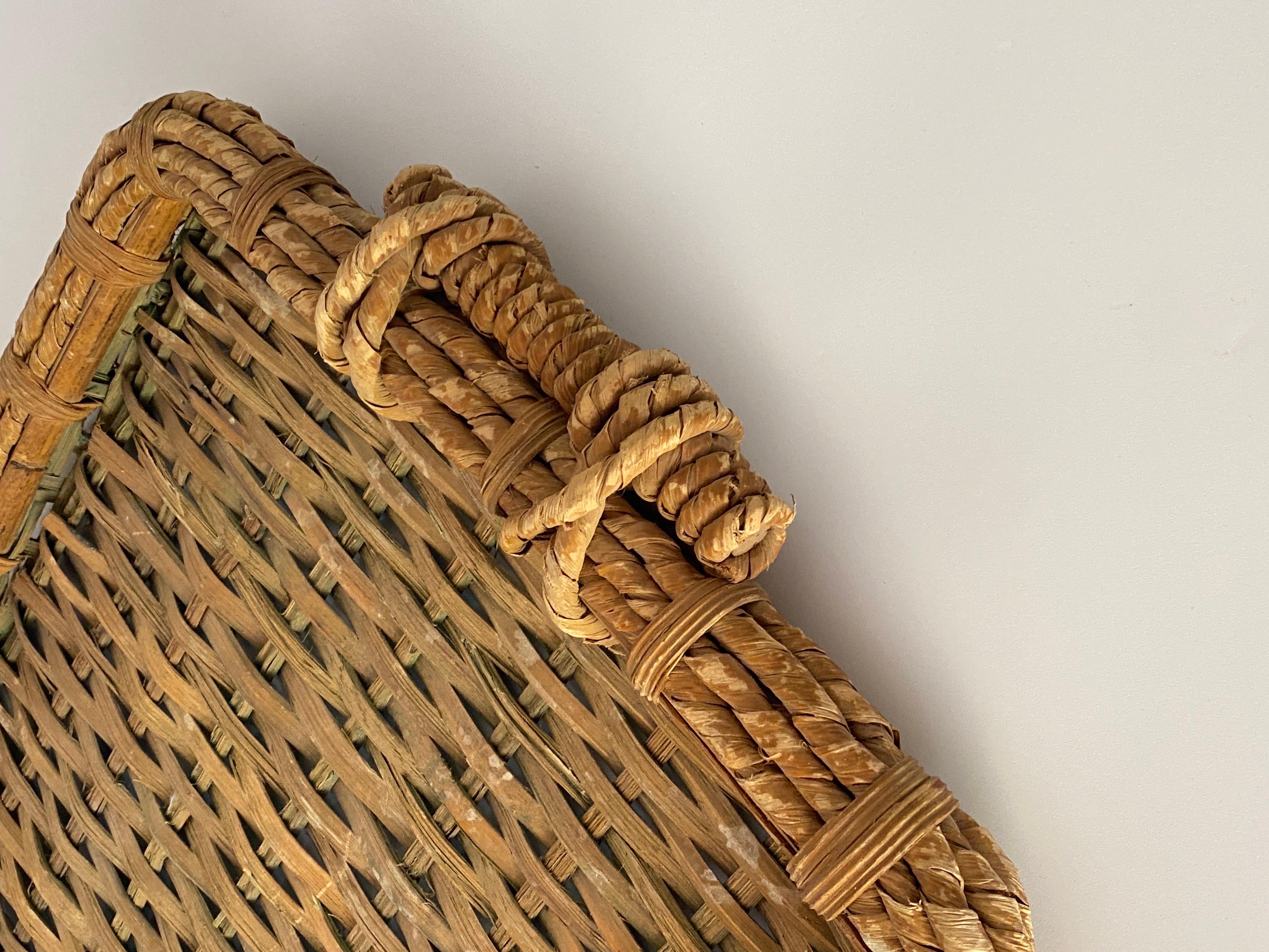 Large Vintage Rattan Platter, with an Old Patina, France, 1970 For Sale 1