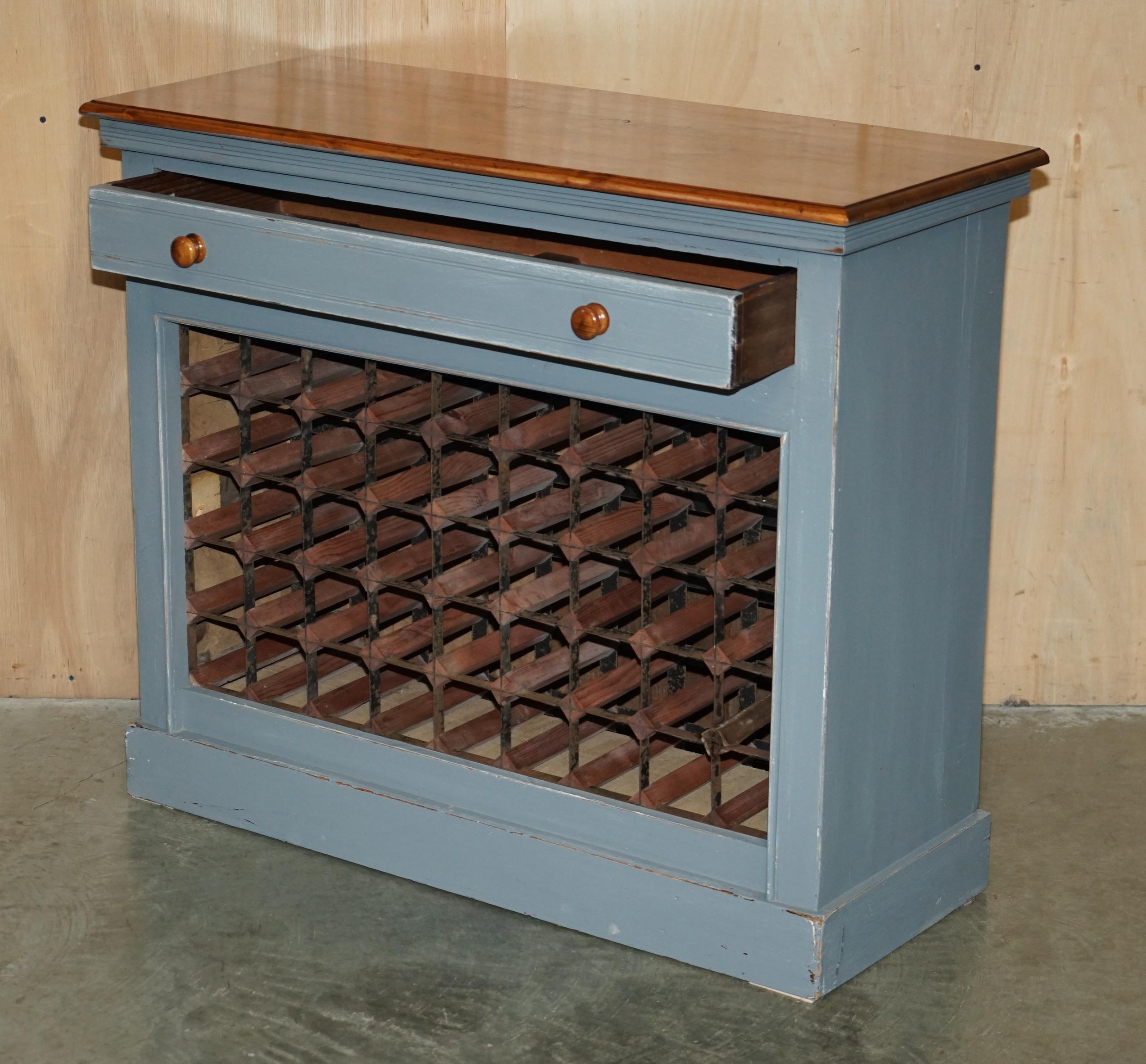 GRANDE PORTE BOUTEILLE EN BOIS RECLAIMÉ 45 BOUTEILLES DE VINS CHAMPAGNE AVEC TIREAU en vente 5
