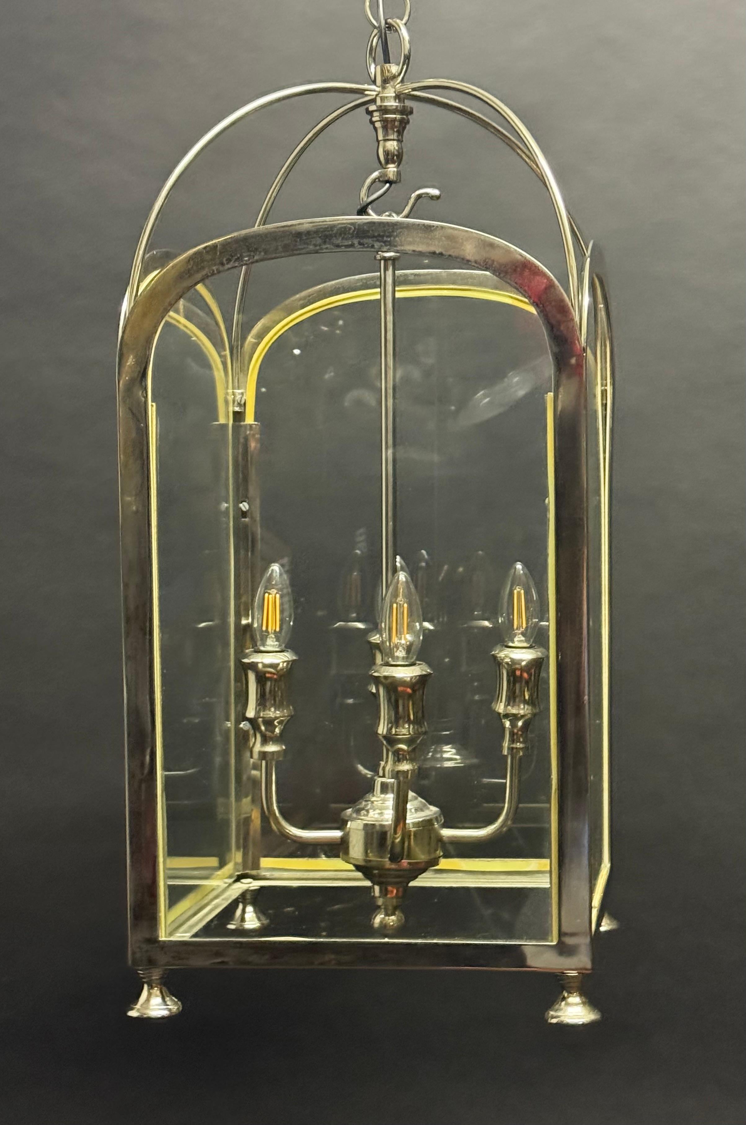 Français Grand lustre à lanterne en verre de style Vintage Regency, vers les années 1970 en vente