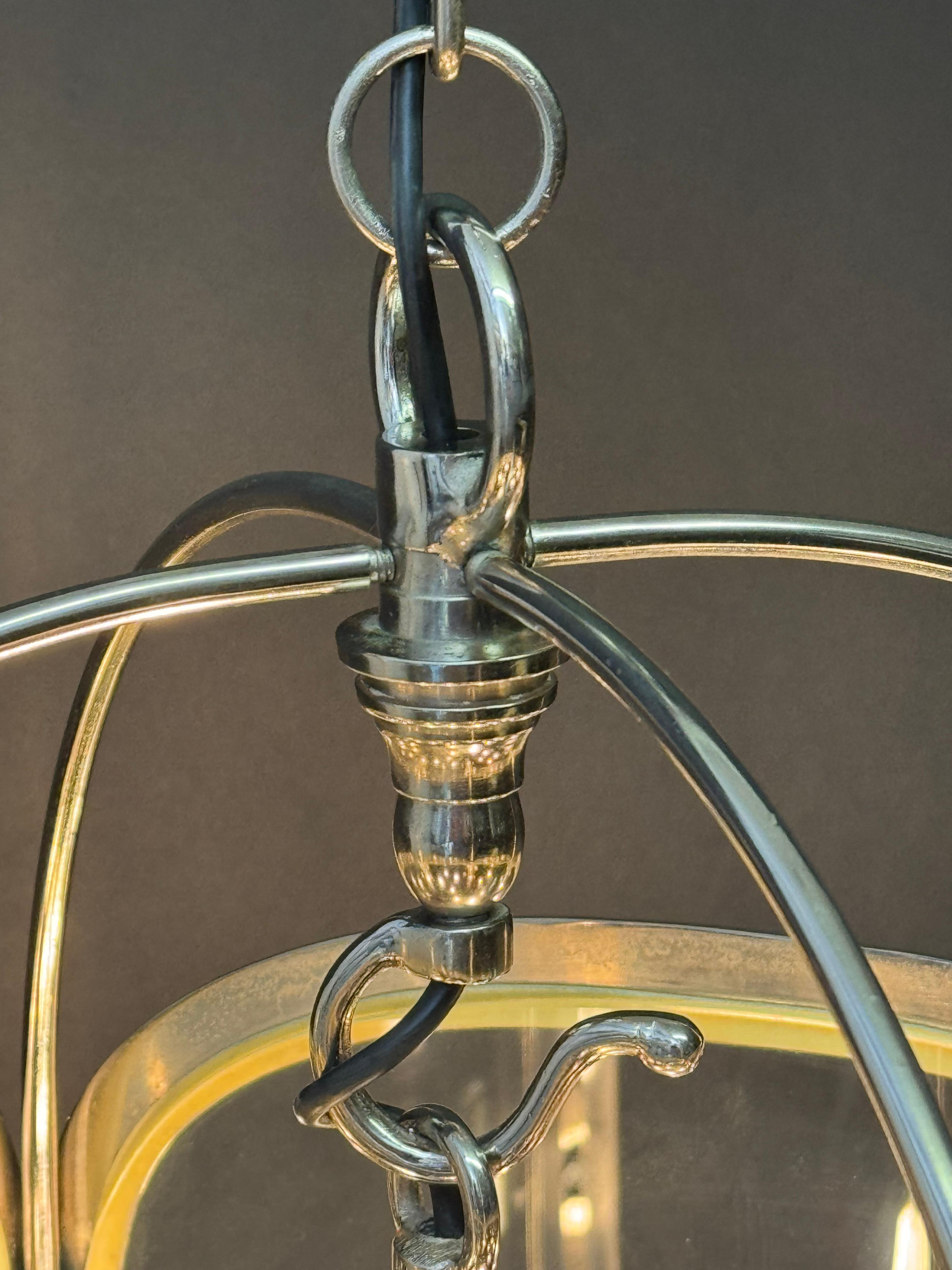 Laiton Grand lustre à lanterne en verre de style Vintage Regency, vers les années 1970 en vente