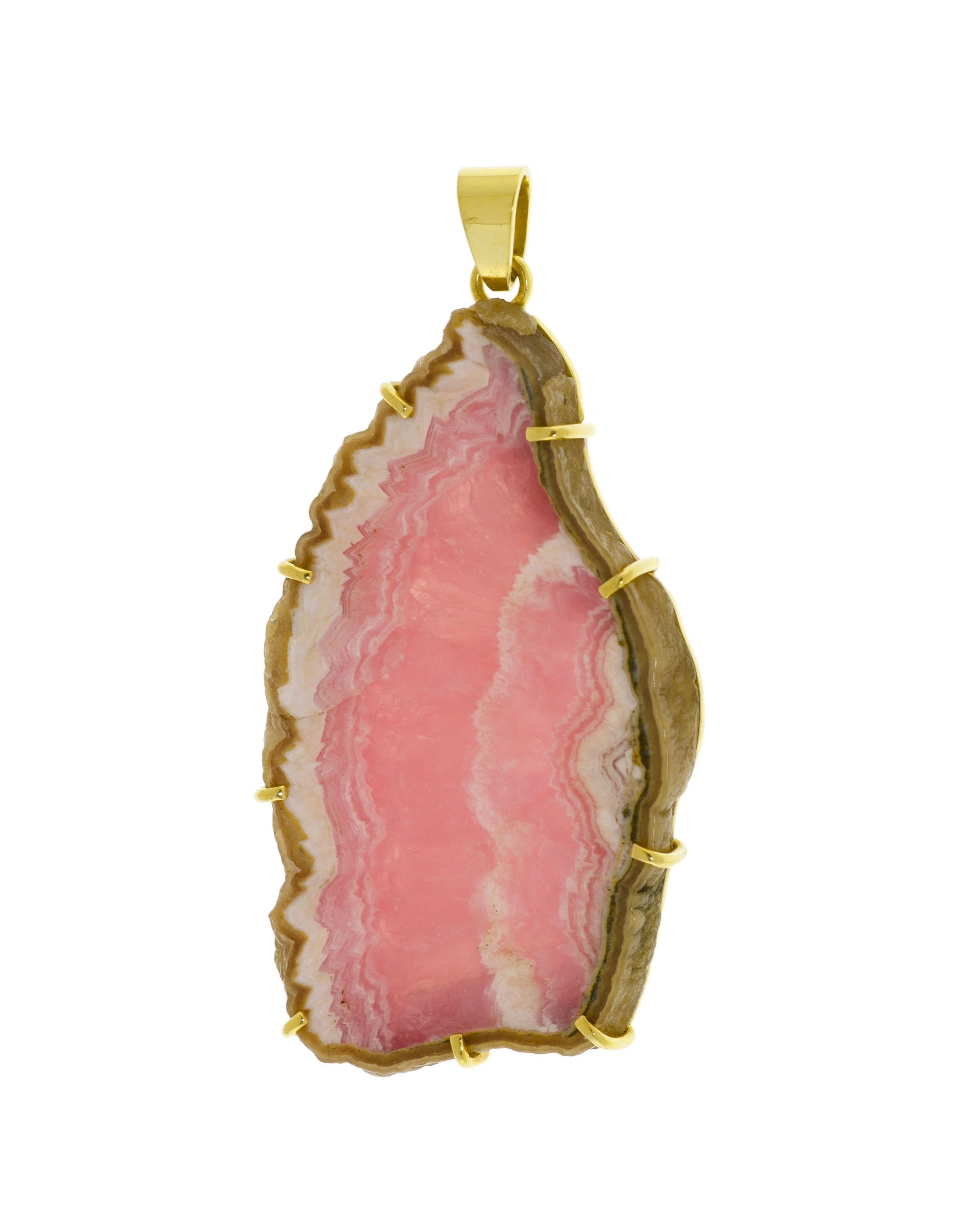 Large pendant featuring a slice of rhodochrosite in a yellow gold setting.

Dimensions : 55.69 x 31.67 x 4.45 mm ( 2.192 x 1.246 x 0.175 inch)

Total weight of the ring : 24g

18 karat yellow gold, 750/1000

Although we take care of the quality of