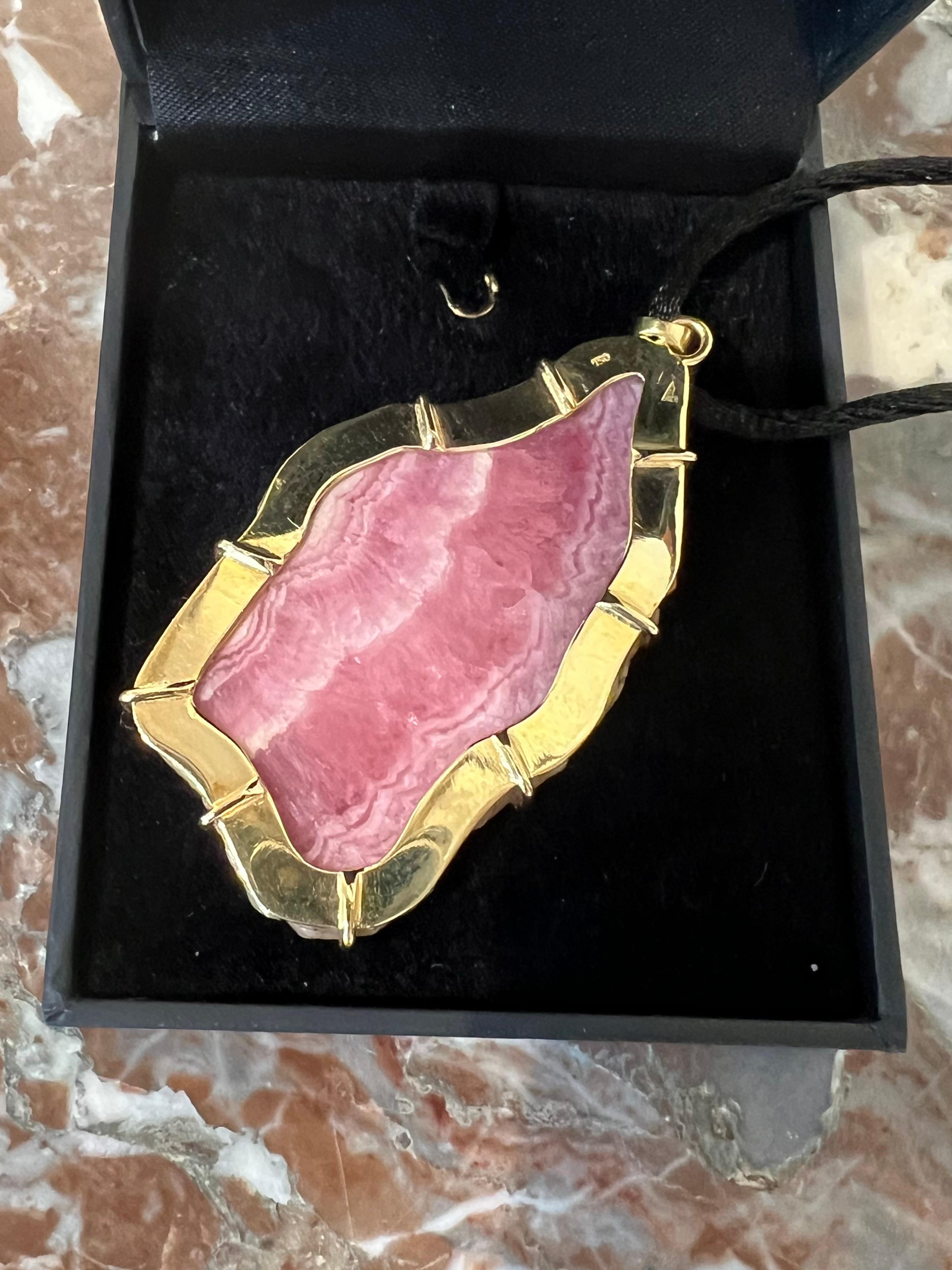 Large Vintage Rhodochrosite Slice Pendant 18K Yellow Gold In Excellent Condition For Sale In Paris, FR