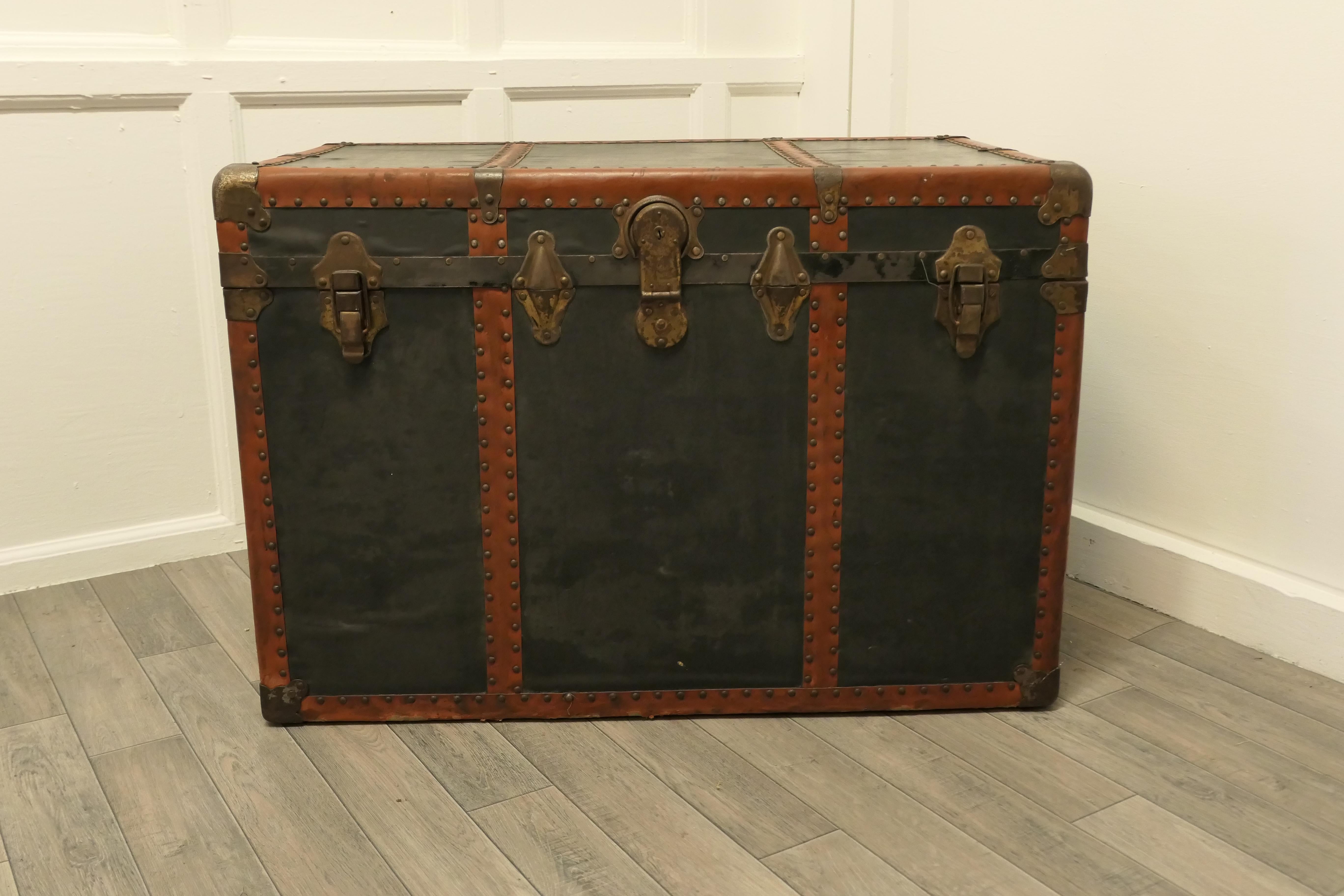 Large Vintage Rigid Breakless Co., Steamer Trunk 

A very useful Strong travel trunk from the Breakless Co. it is lined in paper fabric
The Trunk is covered with Strong vulcanised fibre material, it is very sound it has stood the test of time and