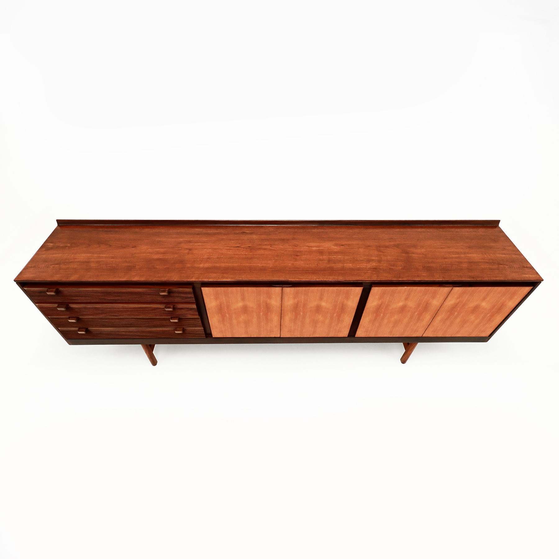 Großes Vintage Robert Heritage Sideboard aus Teakholz, Afromosia und Sapele aus der Mitte des Jahrhunderts  (Britisch) im Angebot