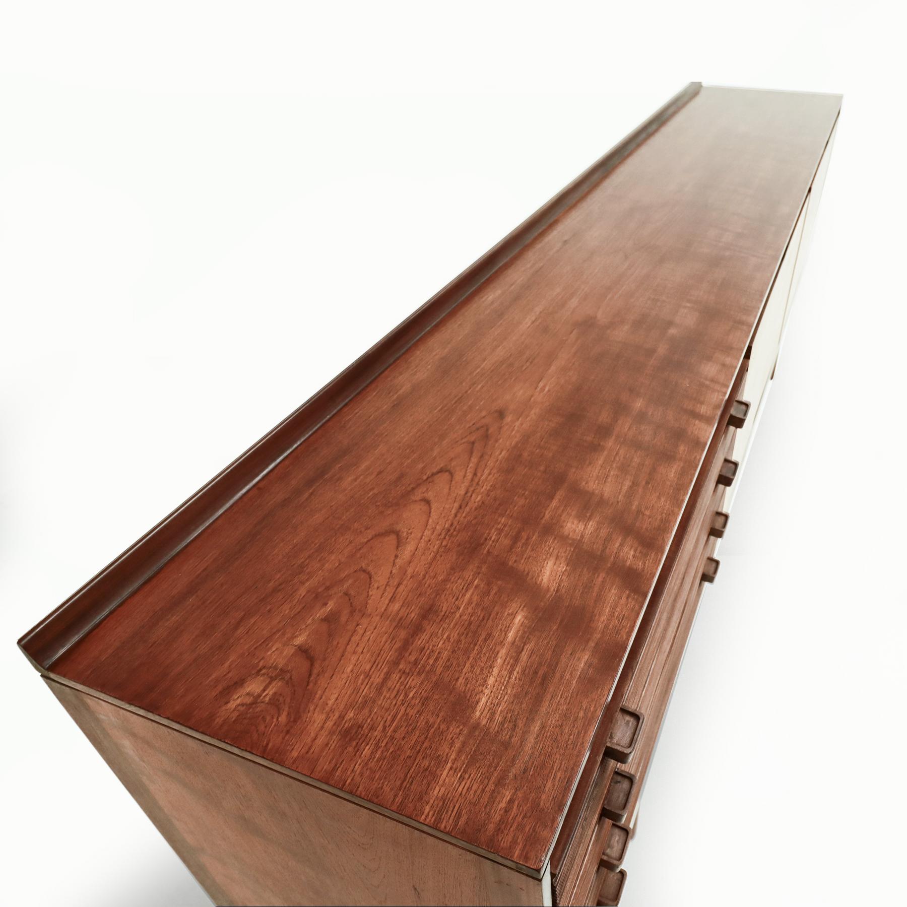 Teak Grande credenza vintage Robert Heritage di metà secolo in teak, afromosia e sapele in vendita
