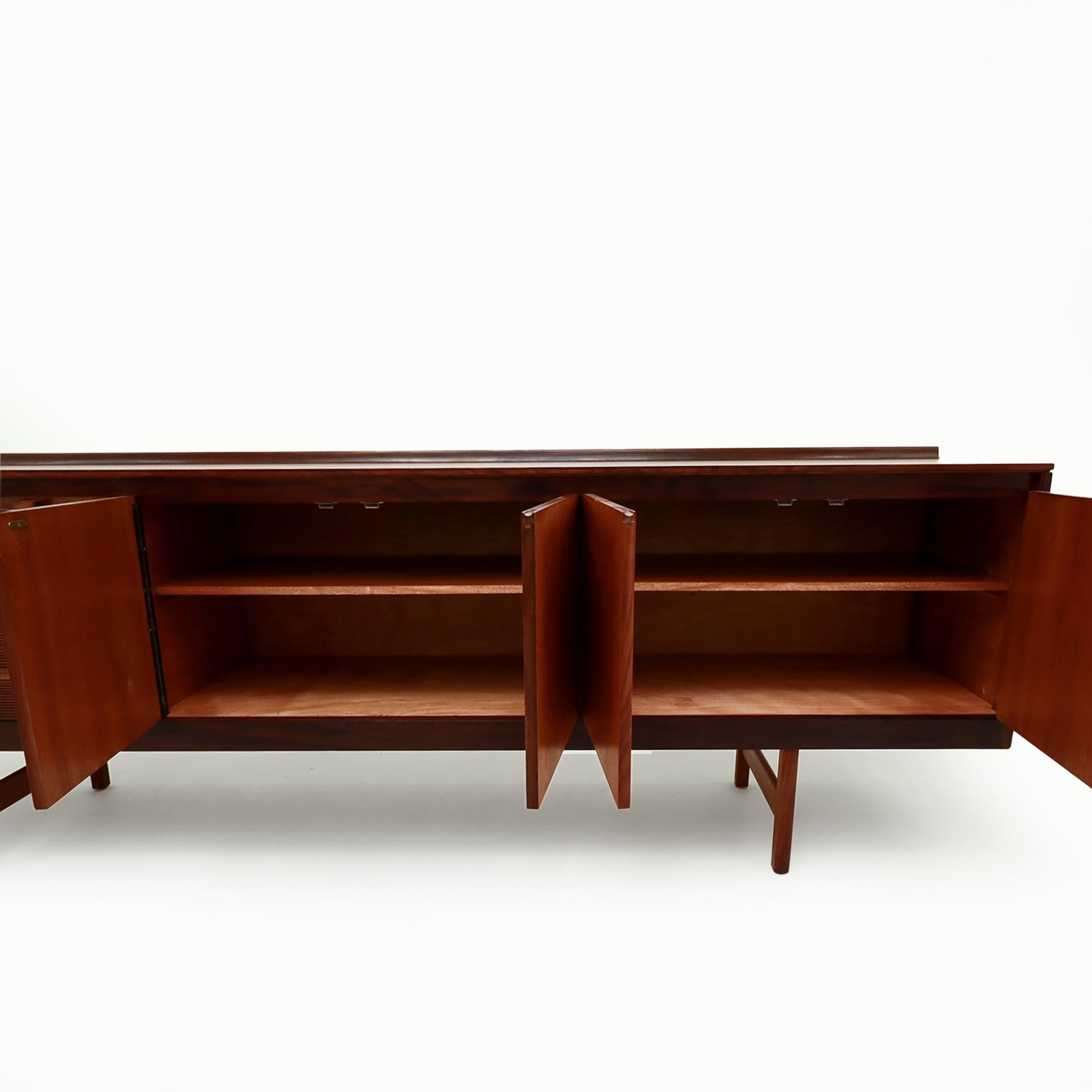 Grande credenza vintage Robert Heritage di metà secolo in teak, afromosia e sapele in vendita 1
