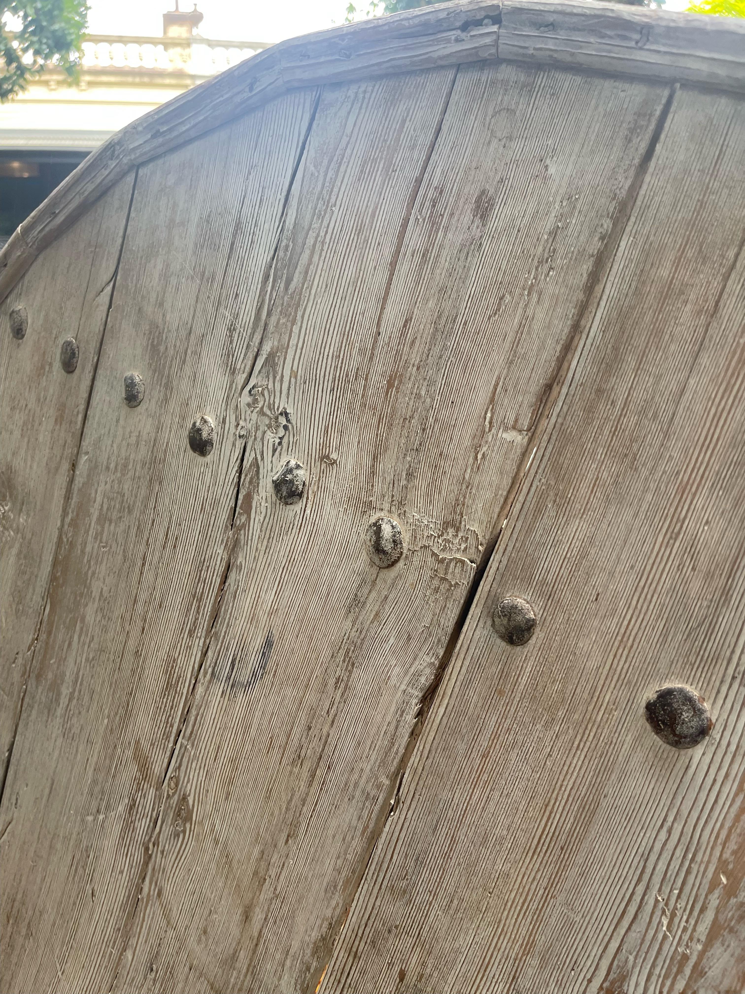 Large vintage round coffee table in reclaimed wood For Sale 1