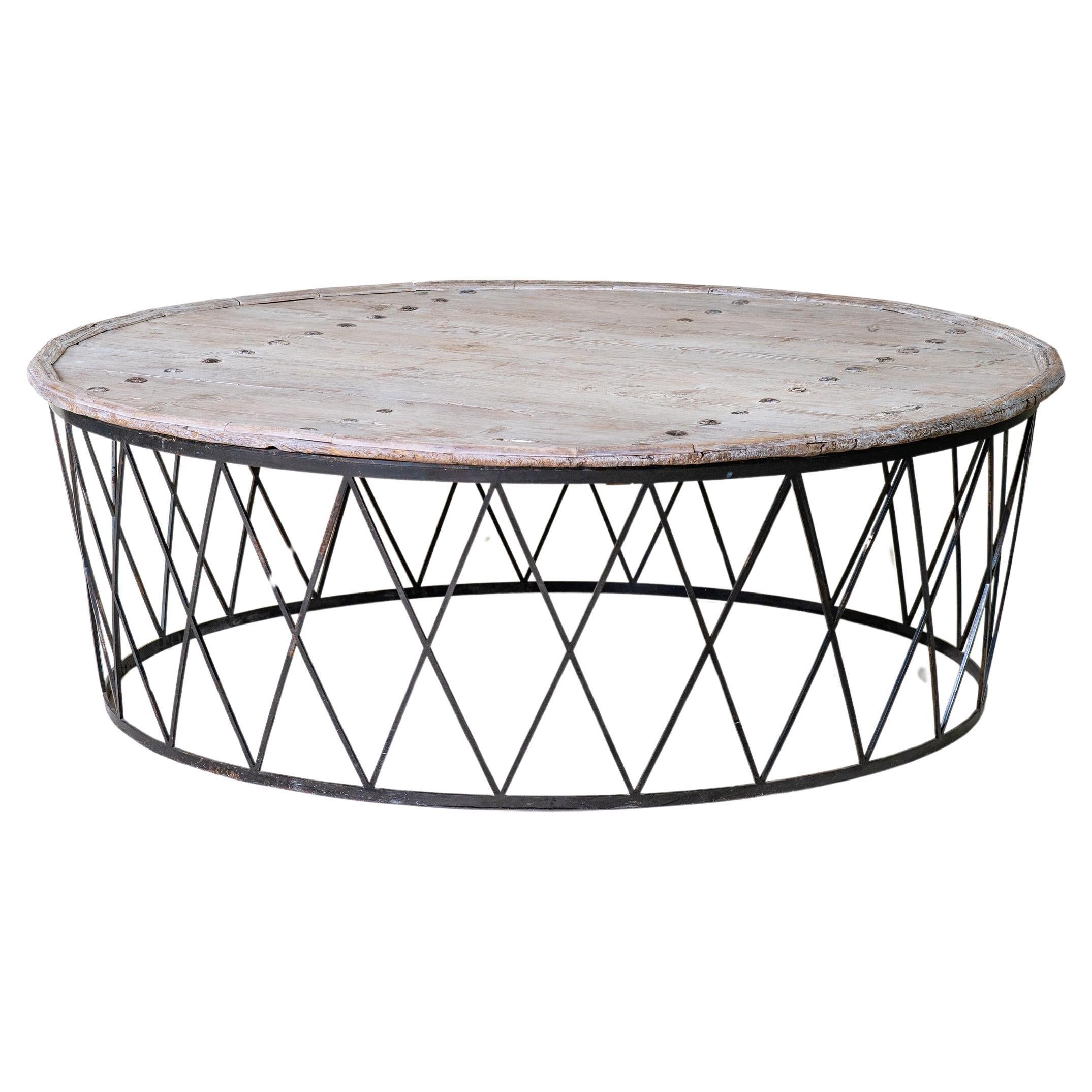 Grande table basse ronde vintage en bois récupéré en vente