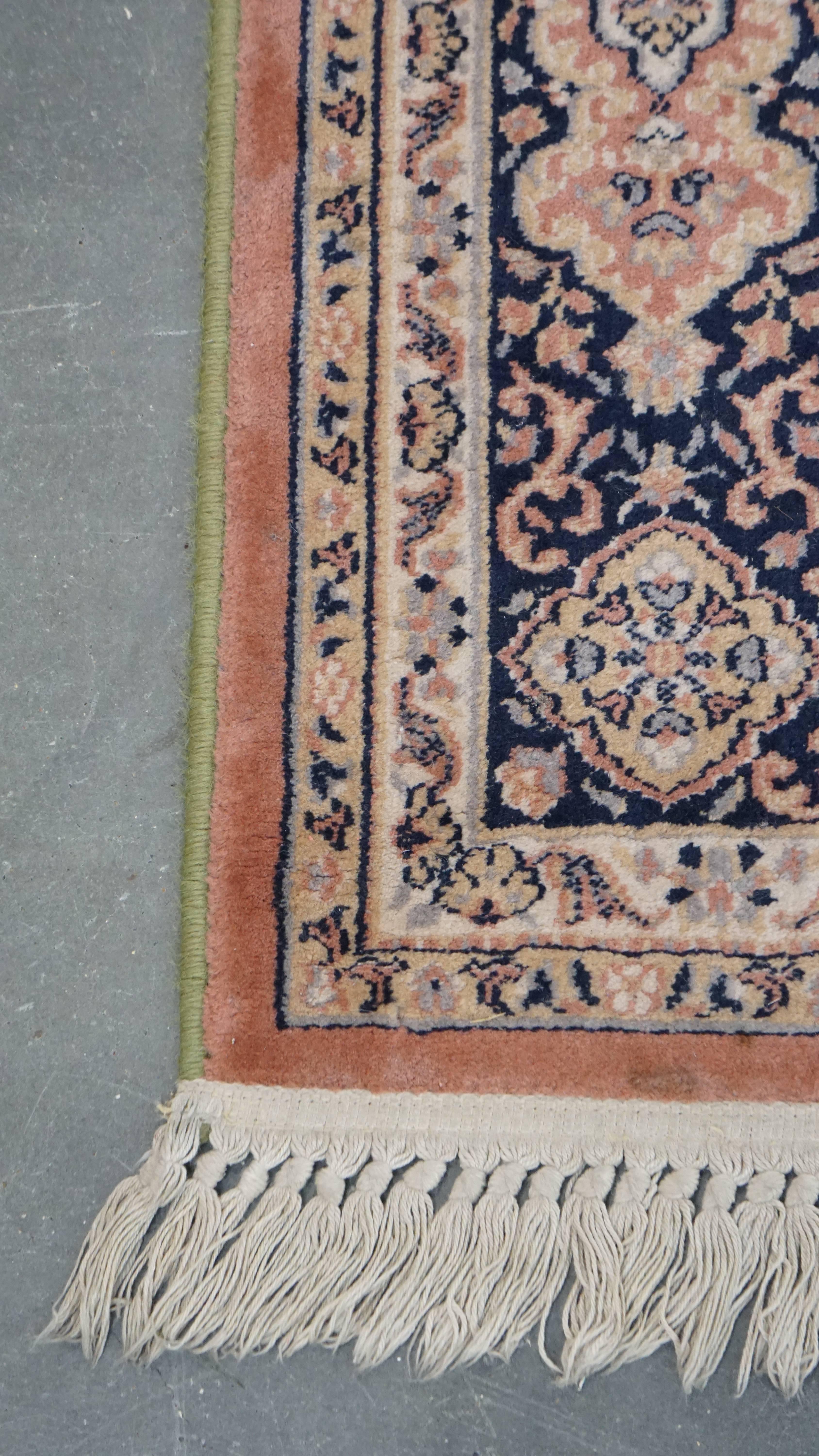 Großer Vintage-Teppich - 300x200cm (Handgefertigt) im Angebot