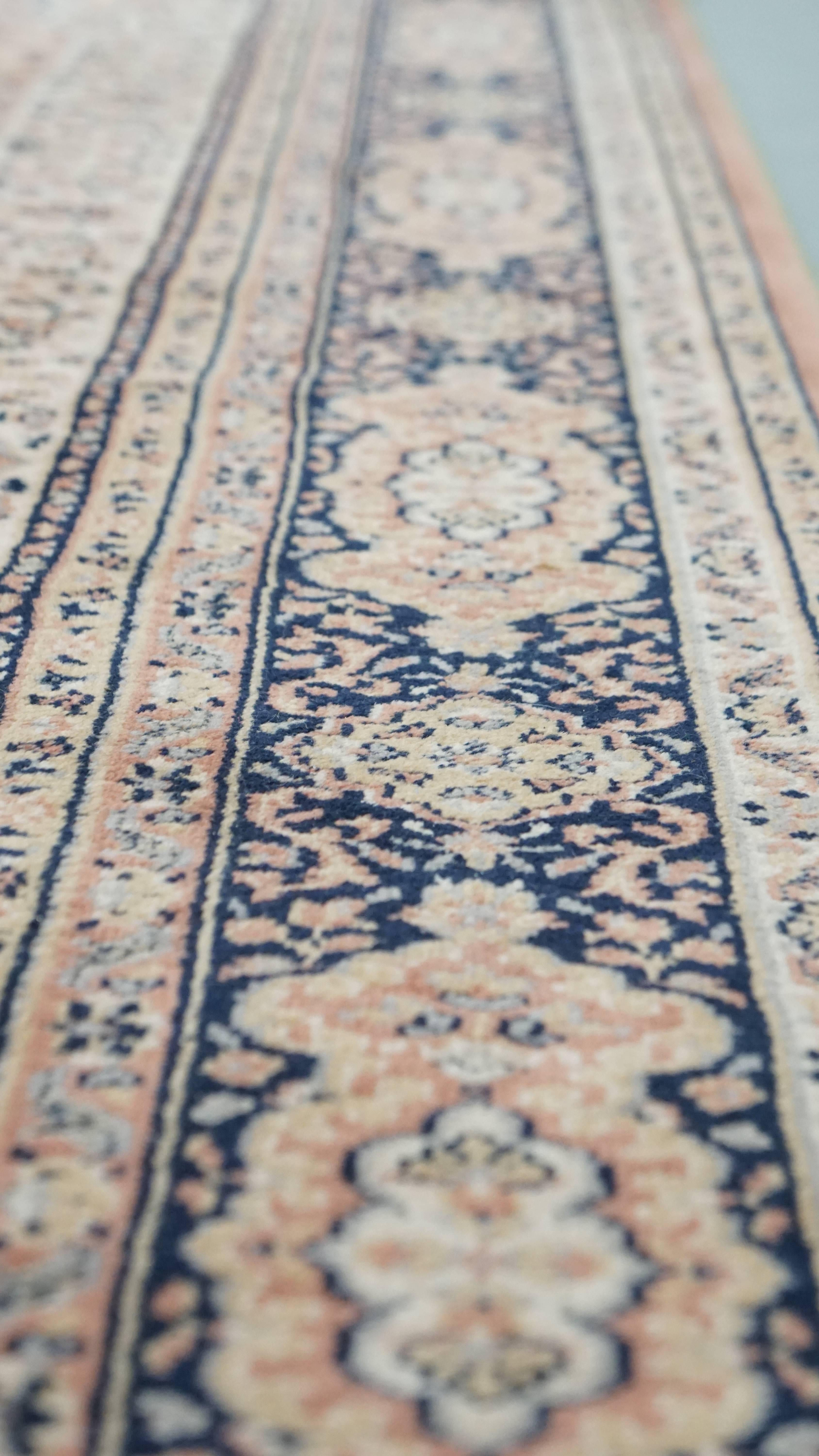 Großer Vintage-Teppich - 300x200cm im Angebot 2