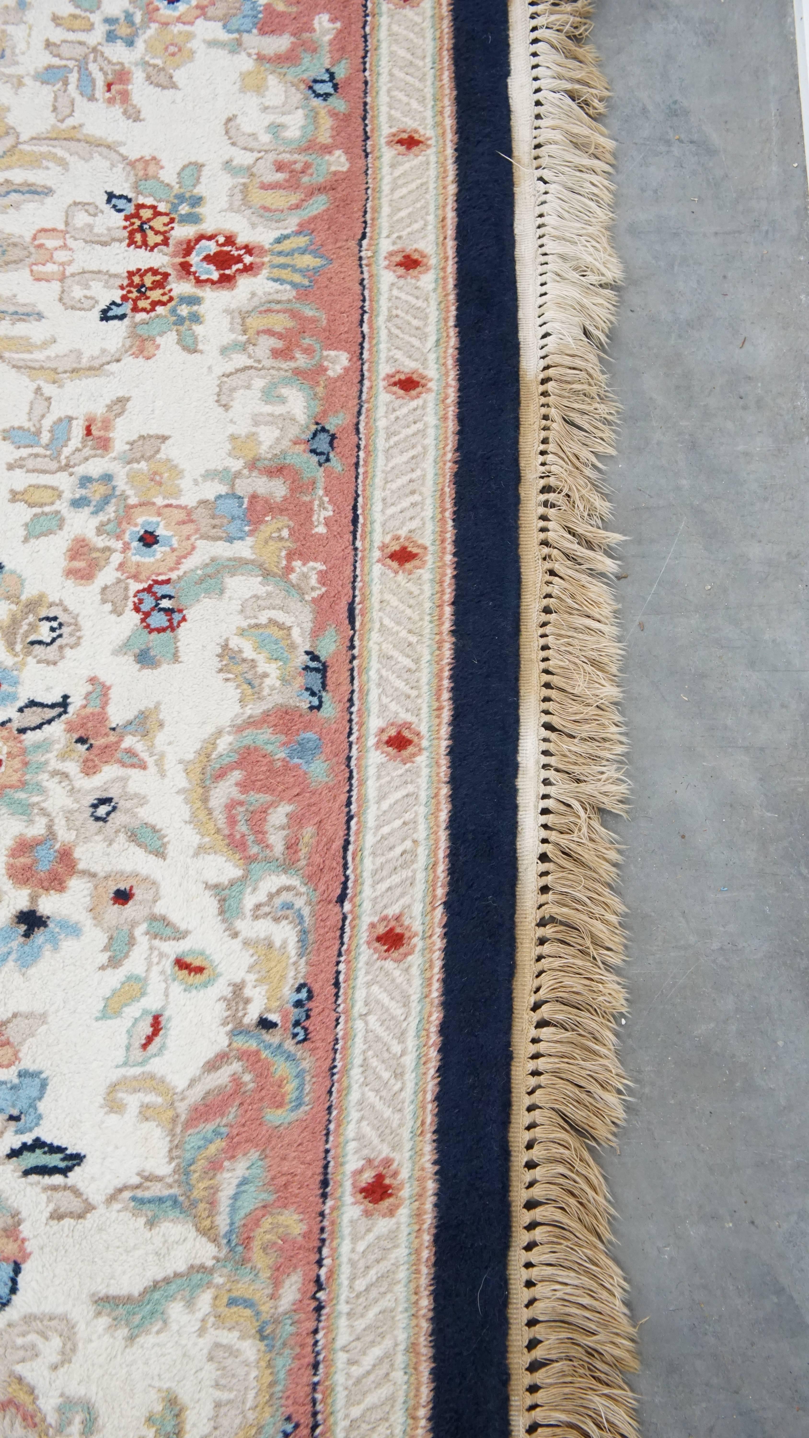 Großer Vintage-Teppich/Teppich mit dunkelblauen und rosa Tönen 328x238 cm im Angebot 4