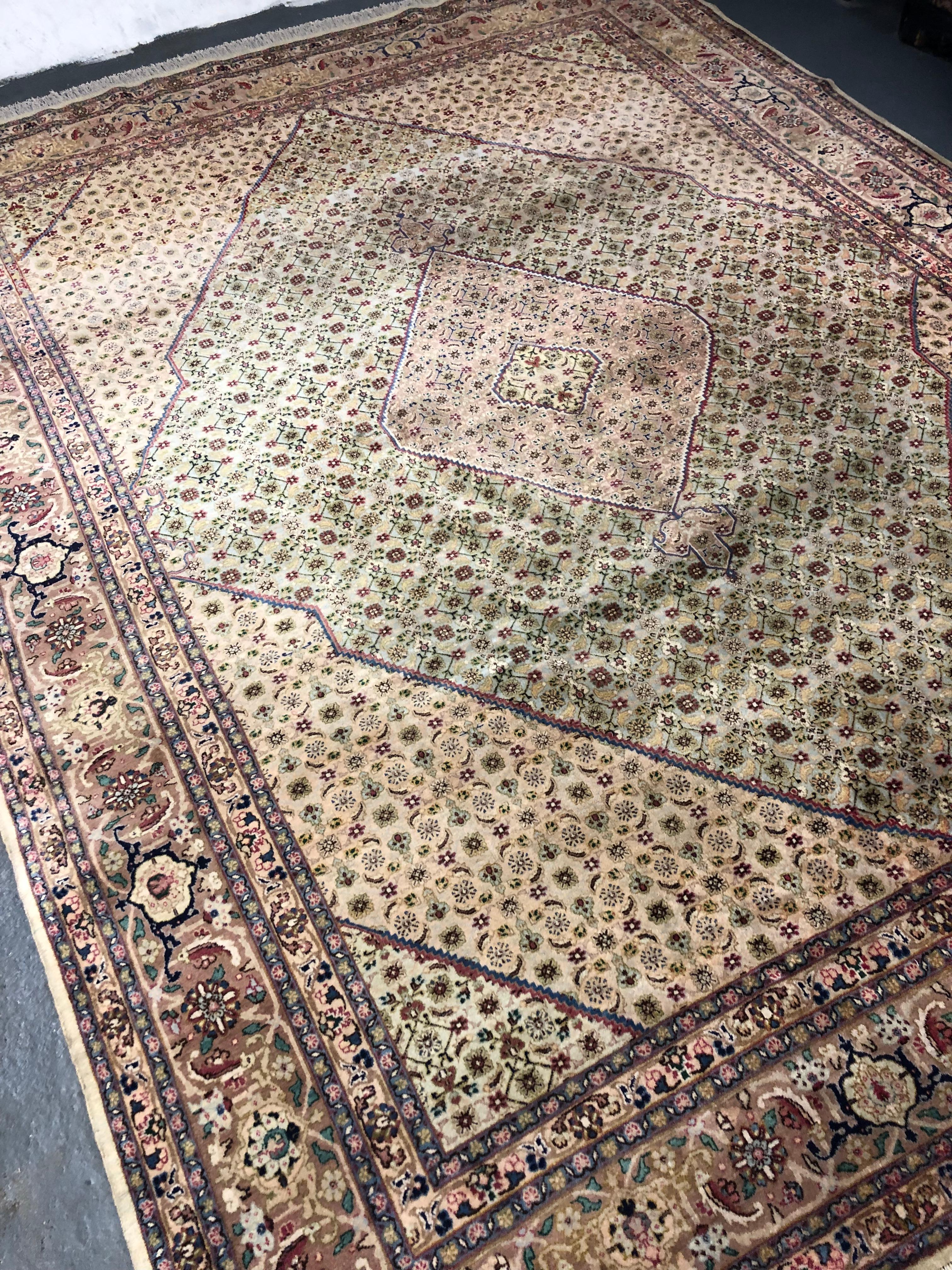 Tintura vegetale Grande tappeto d'epoca Tappeto orientale tessuto a mano Beige Greene & Greene Tappeto per il soggiorno in vendita
