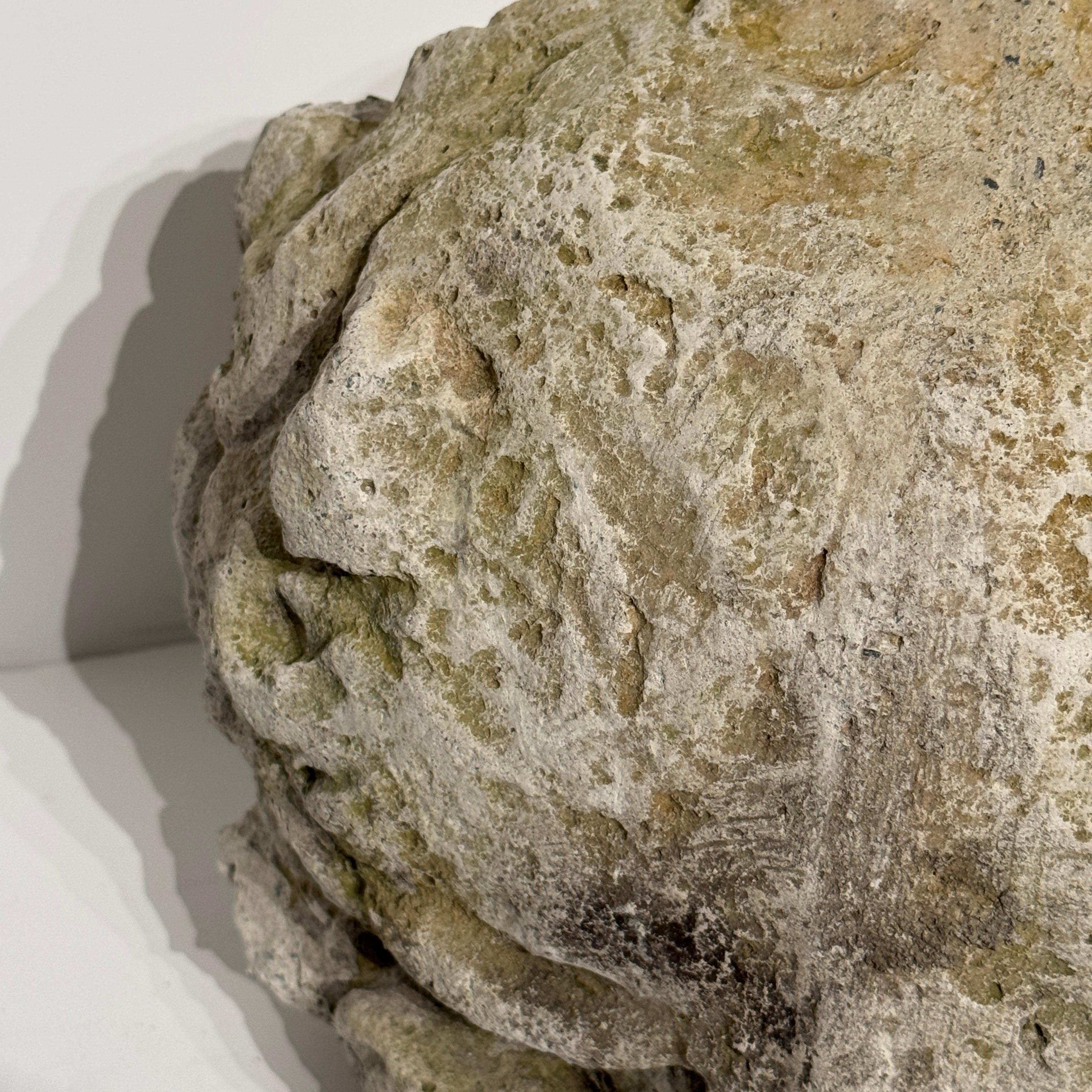 Grande scultura in pietra arenaria d'epoca raffigurante un bambino, Italia, 18° secolo ca. in vendita 4