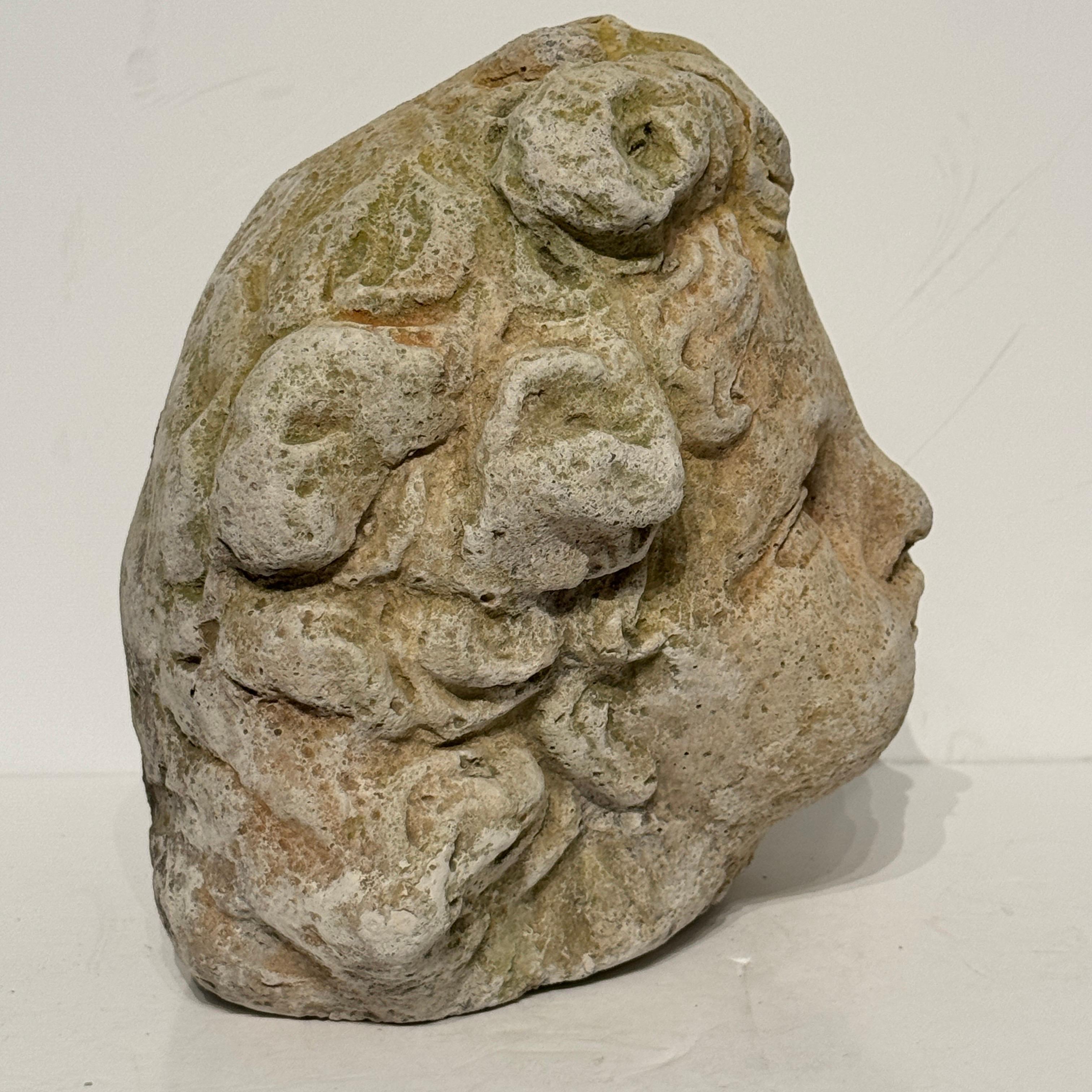 Grande scultura in pietra arenaria d'epoca raffigurante un bambino, Italia, 18° secolo ca. in vendita 6