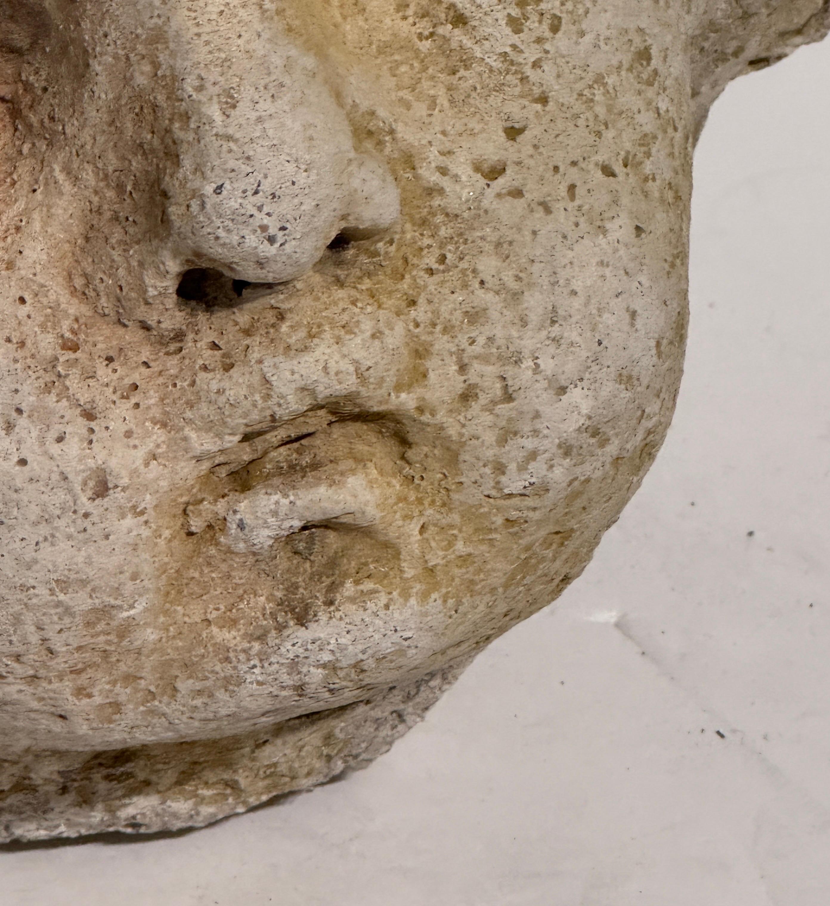 Grande scultura in pietra arenaria d'epoca raffigurante un bambino, Italia, 18° secolo ca. in vendita 8