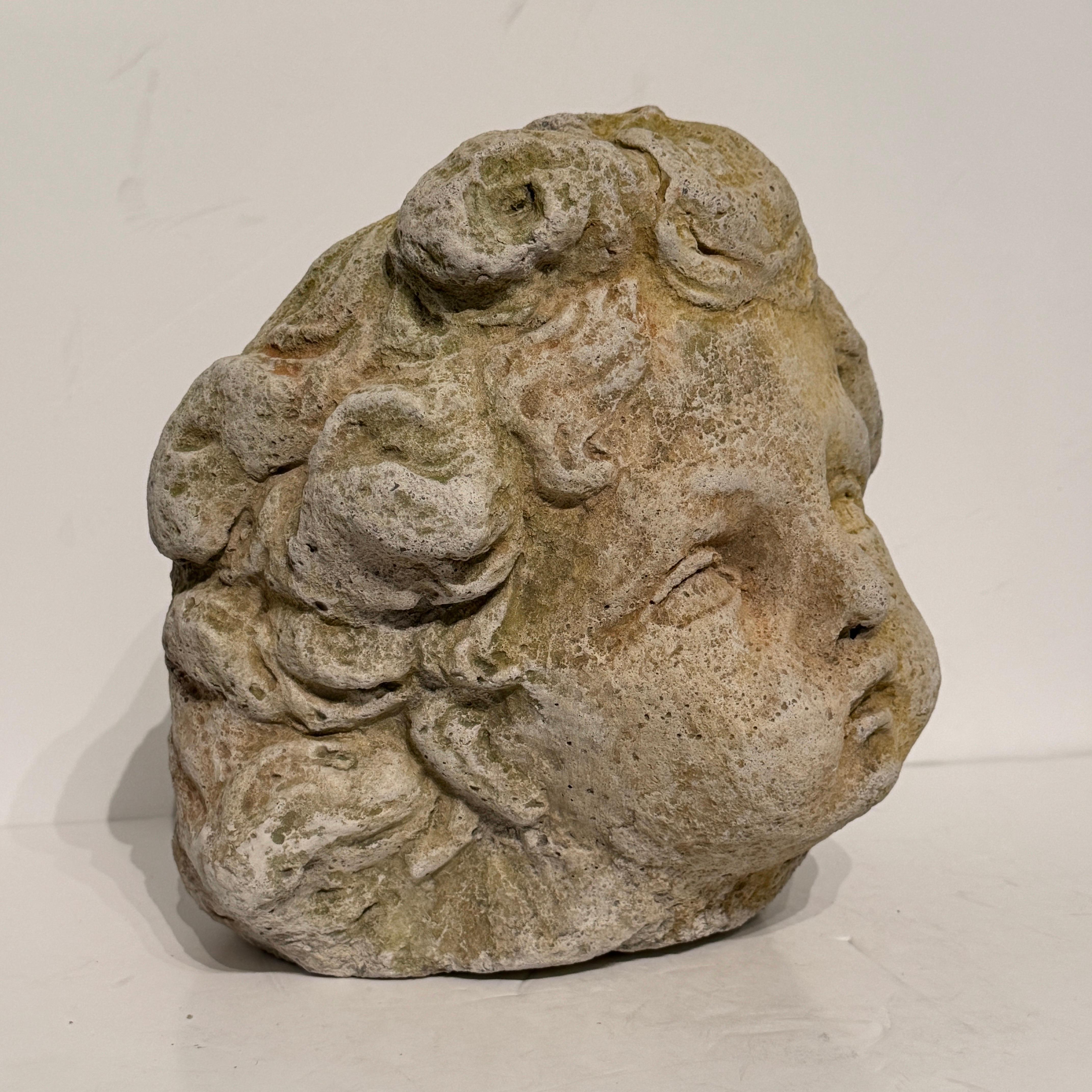 Grande scultura in pietra arenaria d'epoca raffigurante un bambino, Italia, 18° secolo ca. in vendita 1