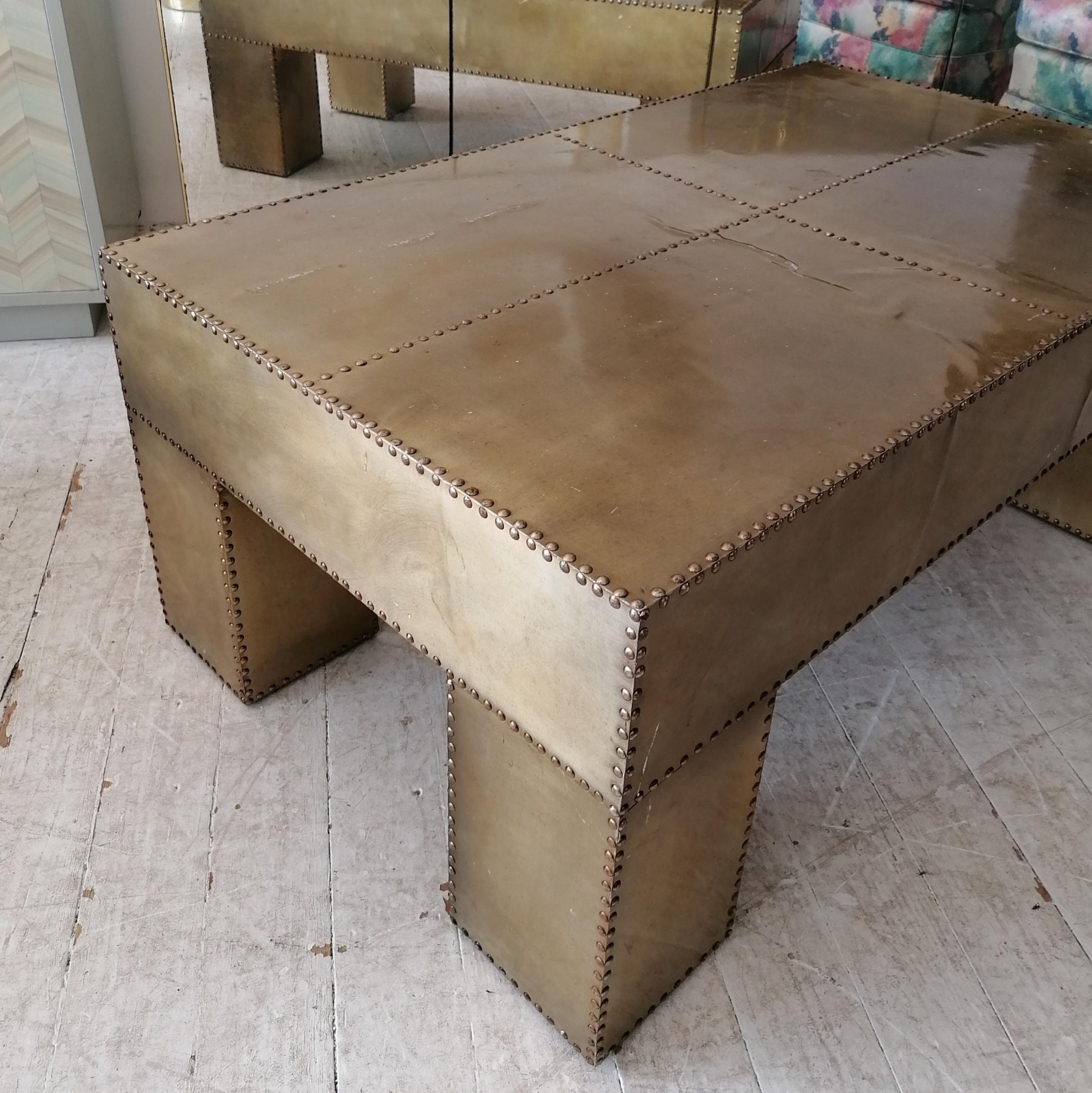 Large vintage Sarreid style coffee table- brass-coloured studded aluminium For Sale 5