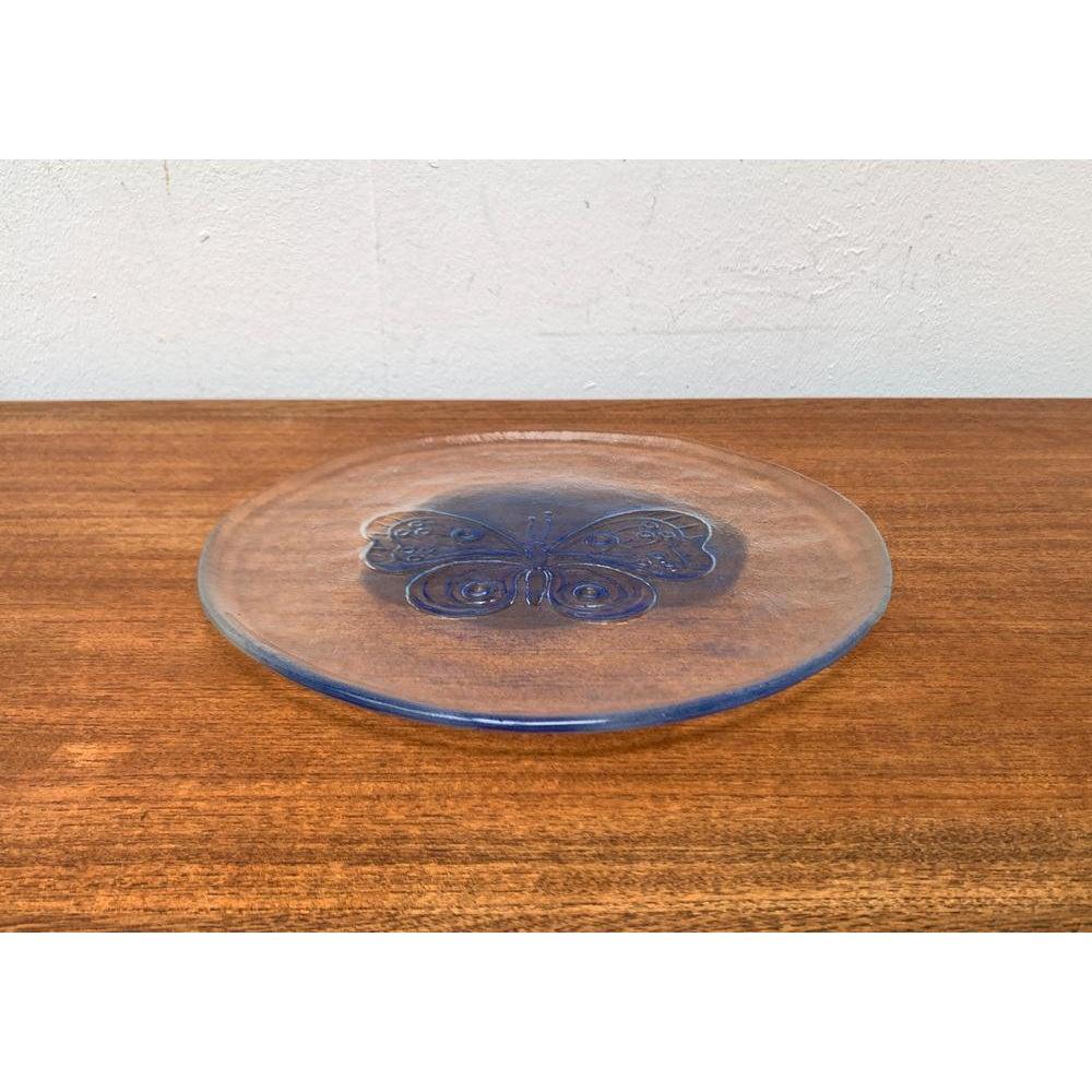 Large Vintage Scandinavian Glass Plate with Butterfly Design, 1970s, in Very Good conditions. Designed 1970 to 1979

Additional information:
Materials: Glass
Color: Blue
Item Type: Vintage, Antique or Pre-owned
Diamension: 13.78ʺW × 13.78ʺD ×