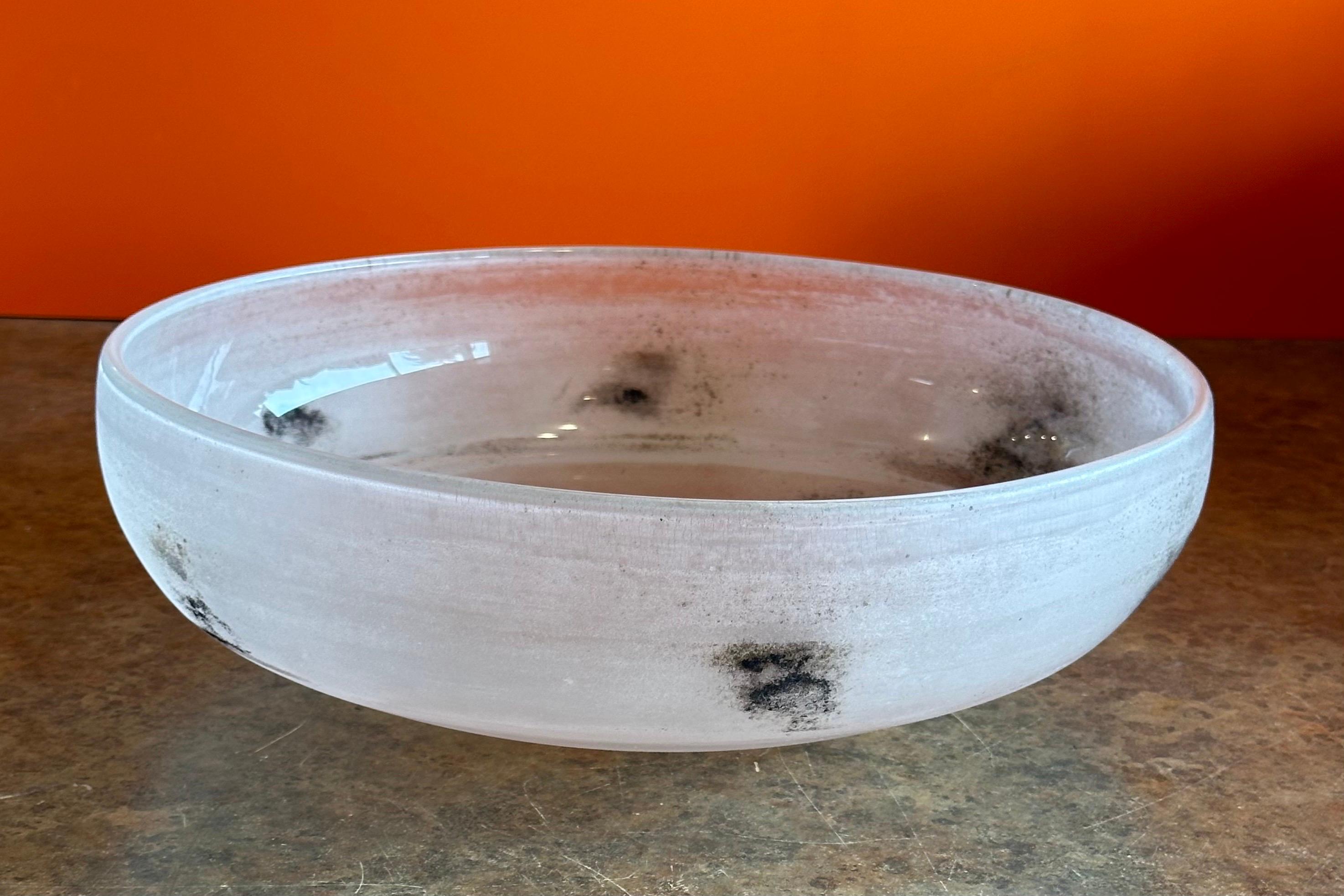 Gran cuenco vintage Scavo de cristal artístico blanco y negro de Cendese Vetri para Murano en Bueno estado para la venta en San Diego, CA