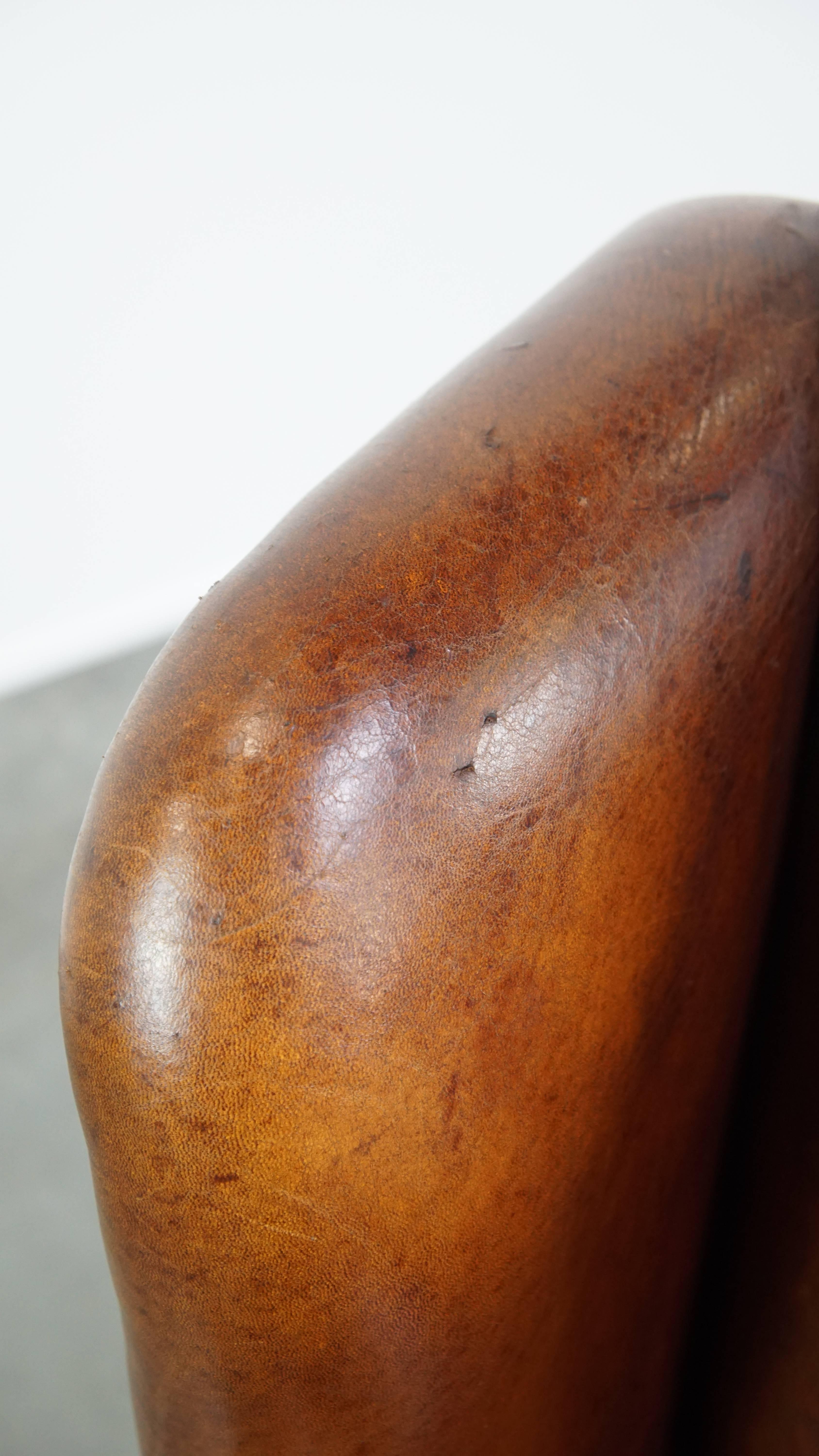 Grande sedia Wingback in pelle di pecora d'epoca in vendita 9