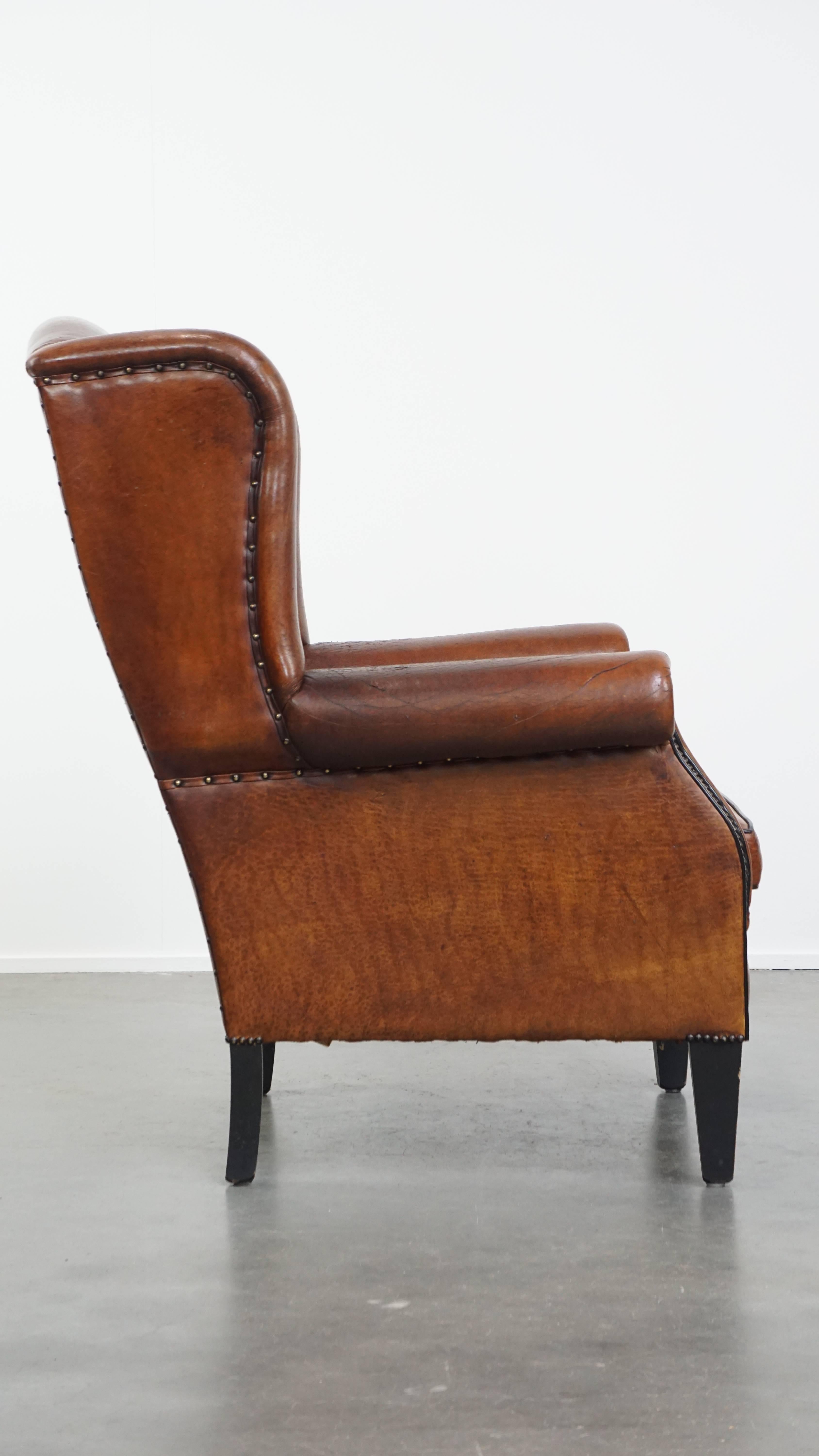 Romano classico Grande sedia Wingback in pelle di pecora d'epoca in vendita