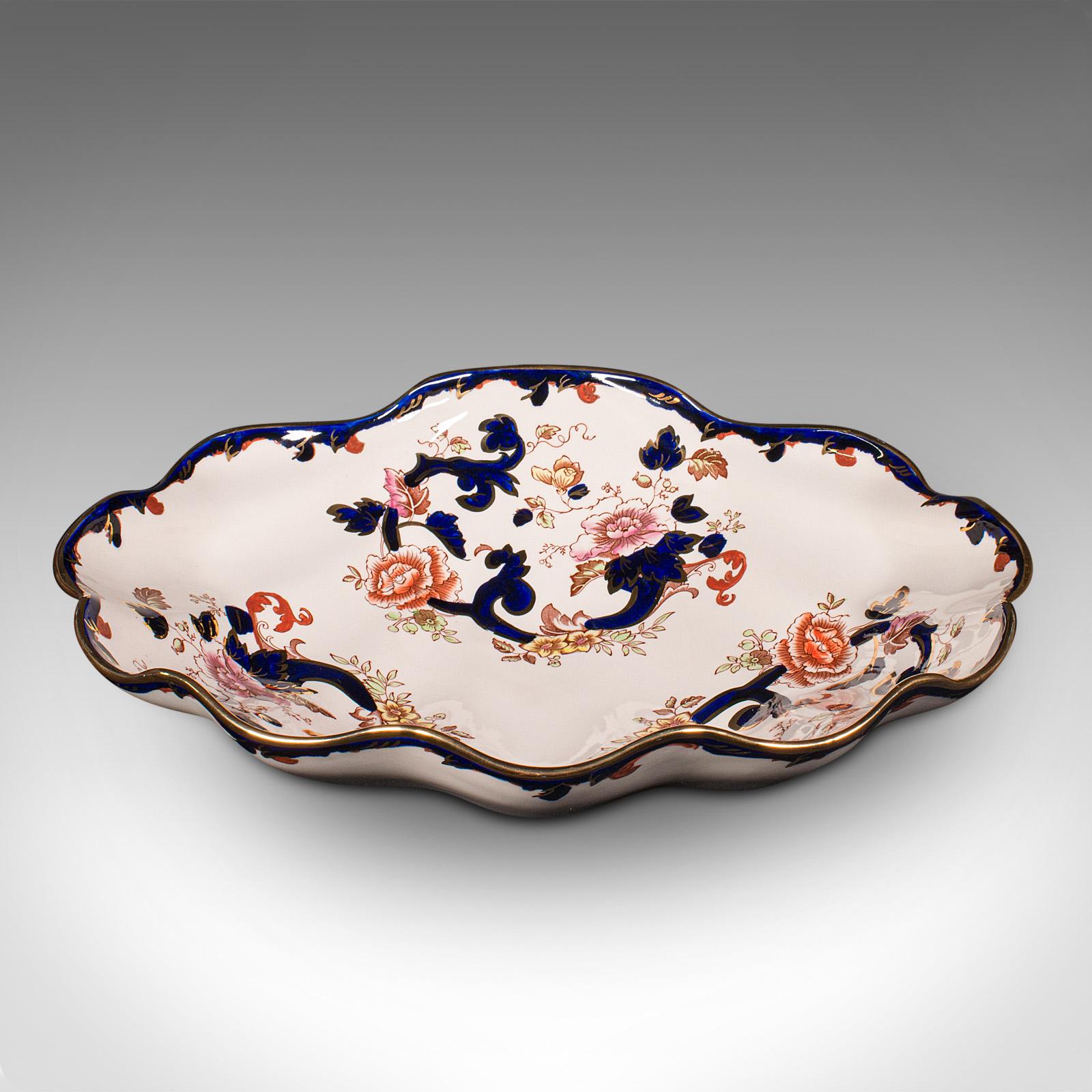 This is a large vintage shell shaped fruit bowl. An English, ceramic decorative serving dish, dating to the late 20th century, circa 1970.

Fascinatingly formed fruit bowl, with appealing decor
Displaying a desirable aged patina and in good