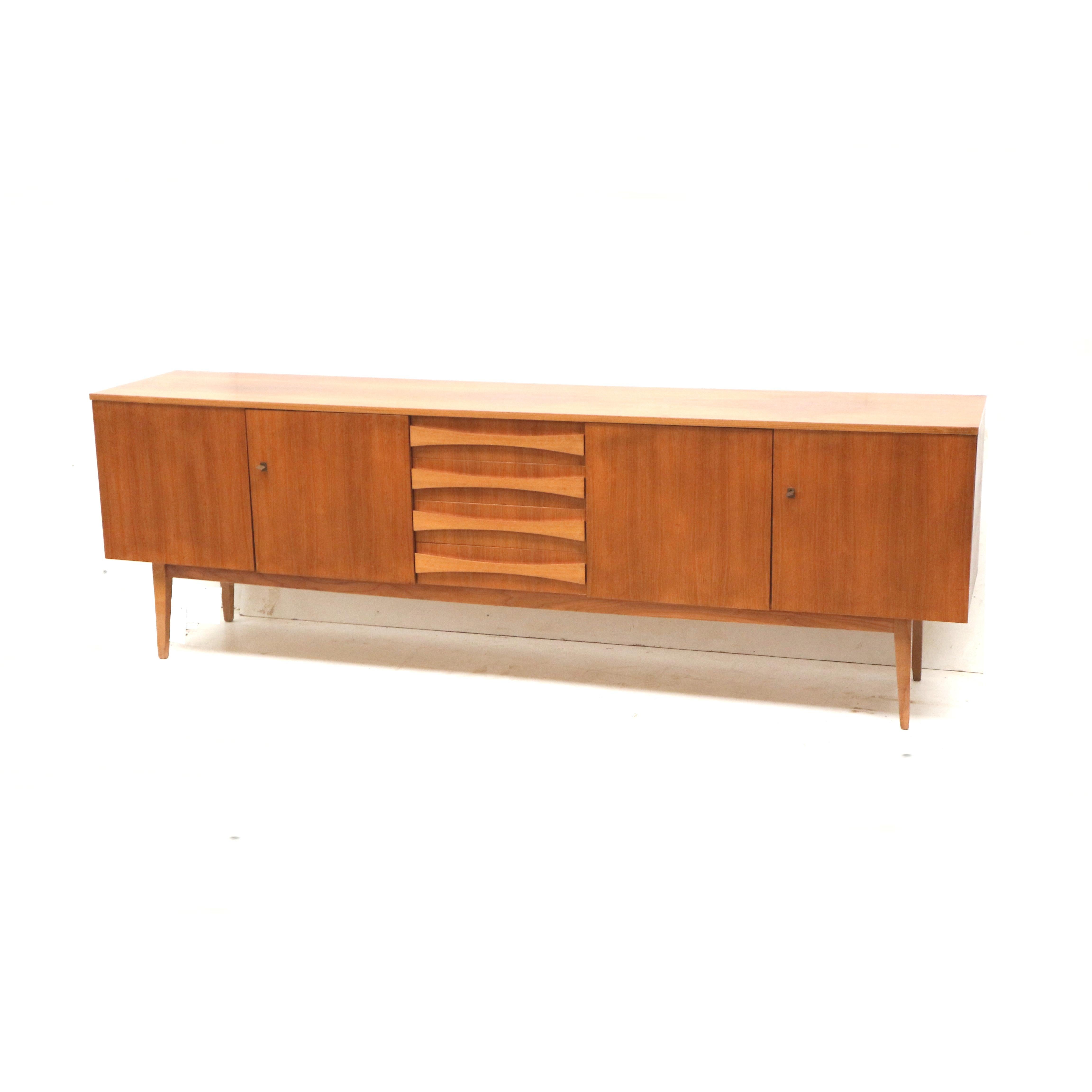 Großes Vintage-Sideboard aus den 60er Jahren (Skandinavische Moderne)
