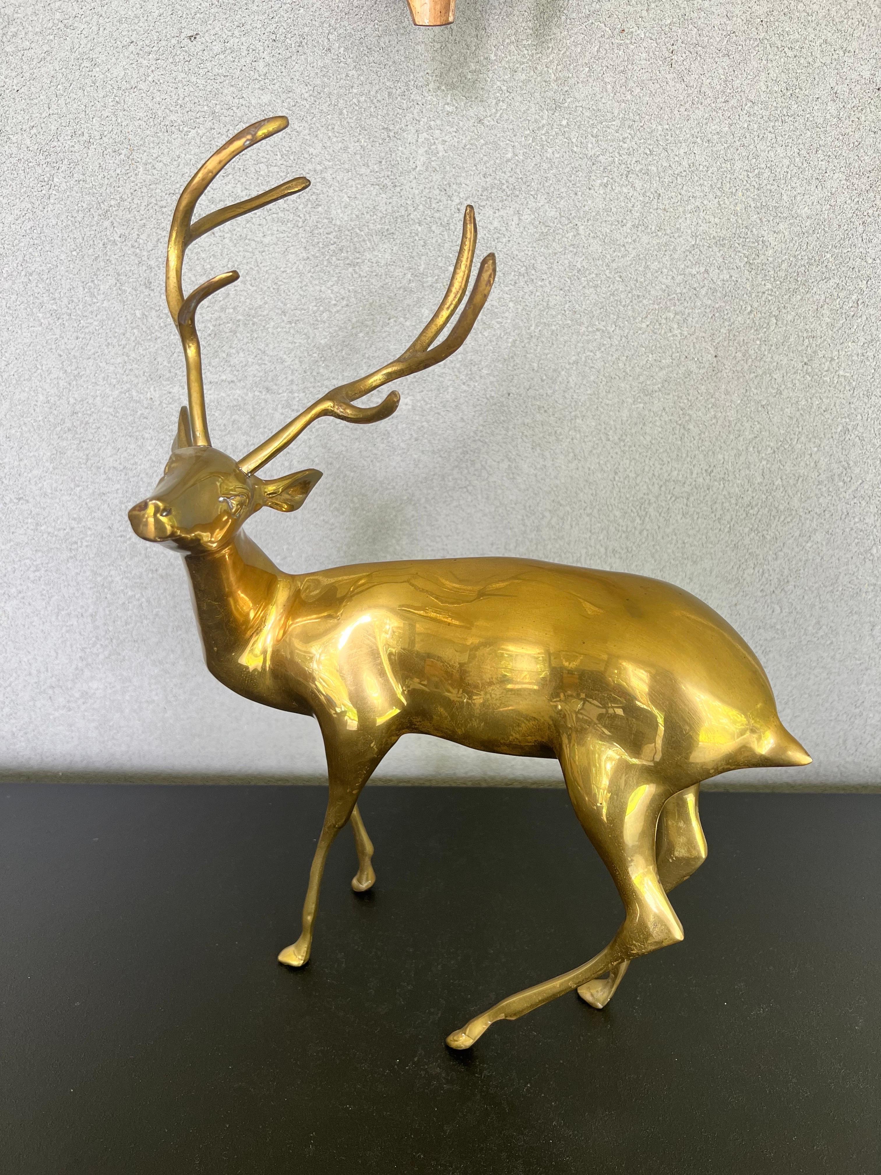 Beautiful Solid brass deer sculpture, perfect decoration for a shelving unit, entry table or fireplace mantle 
vintage decor sets your home apart with unique items !