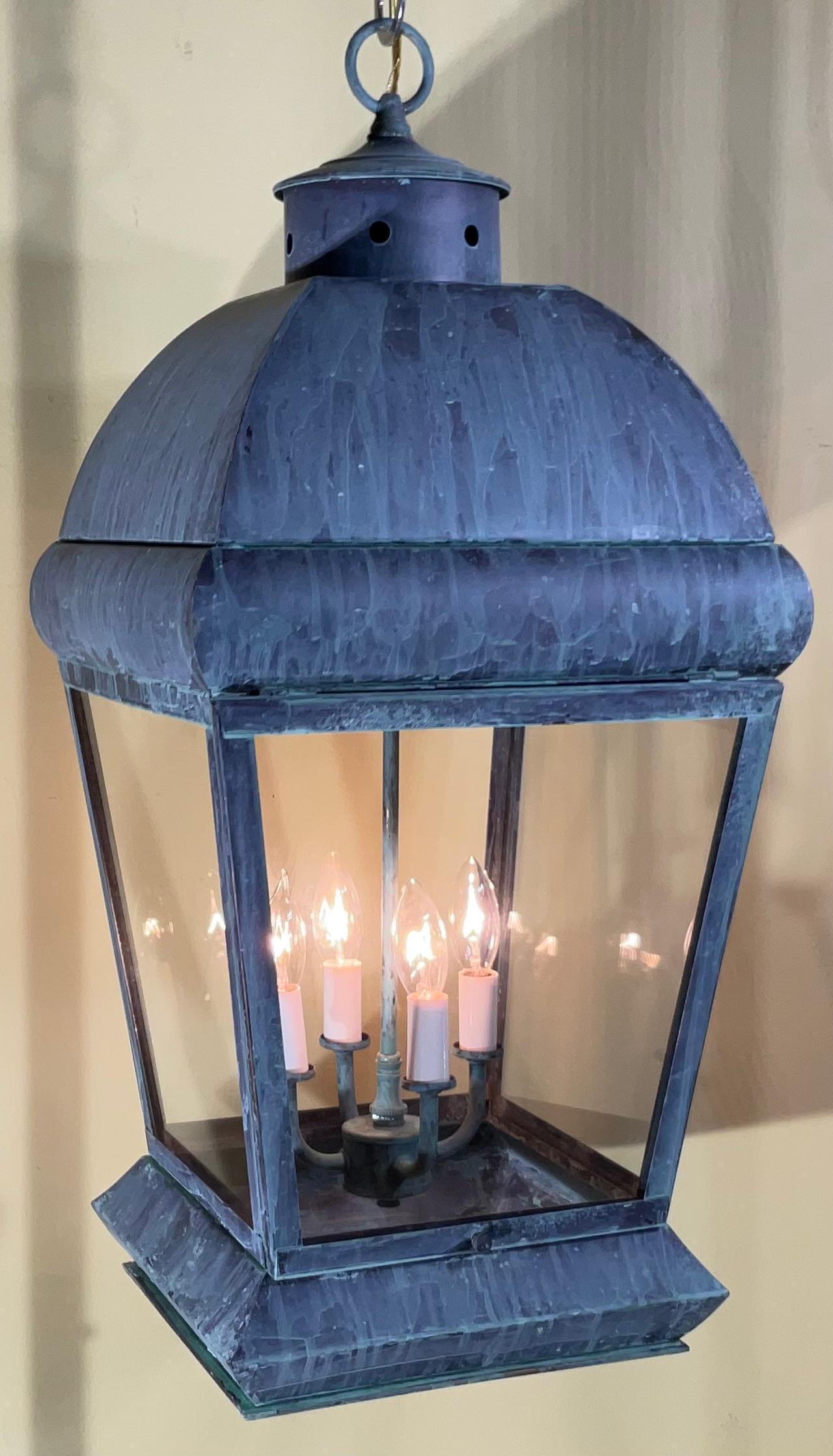 XX secolo Lanterna a sospensione grande in ottone massiccio vintage in vendita