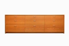 Grande commode vintage en chêne massif de Gerald McCabe