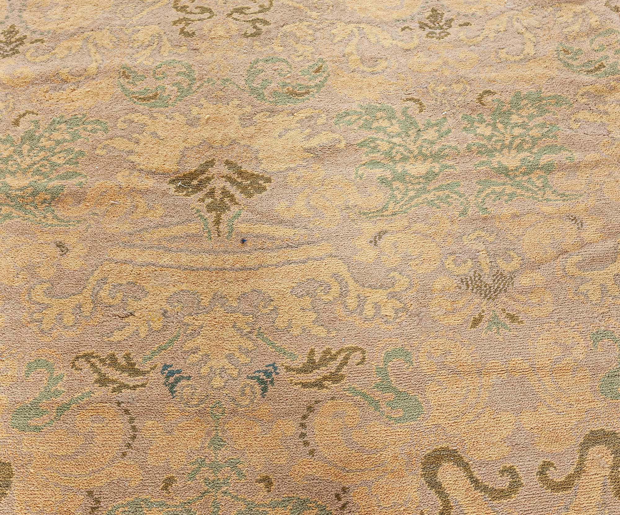 Großer spanischer Vintage-Teppich (Spanisch) im Angebot