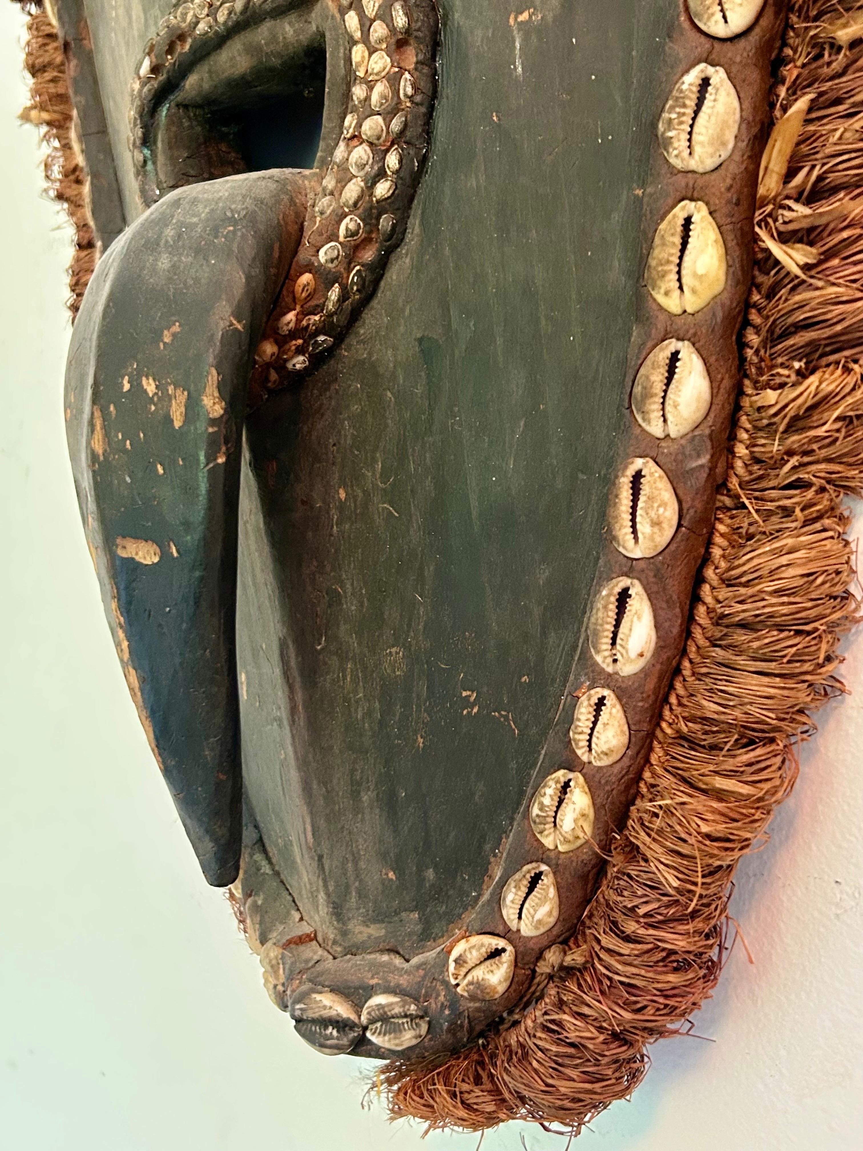 Große Vintage Geist Maske Oceanic Arts (Papua-neuguineisch) im Angebot
