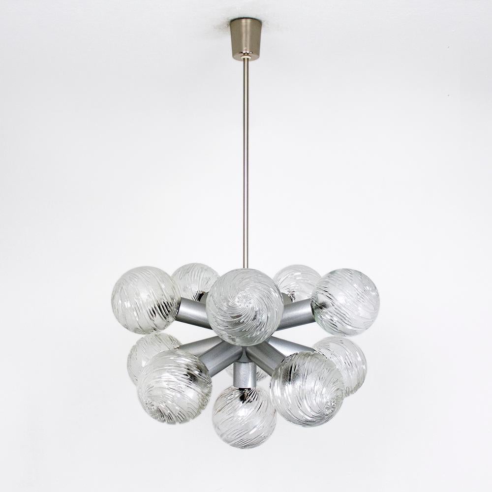 Gran araña Sputnik vintage con 11 globos de cristal, años sesenta setenta siglo XX en venta