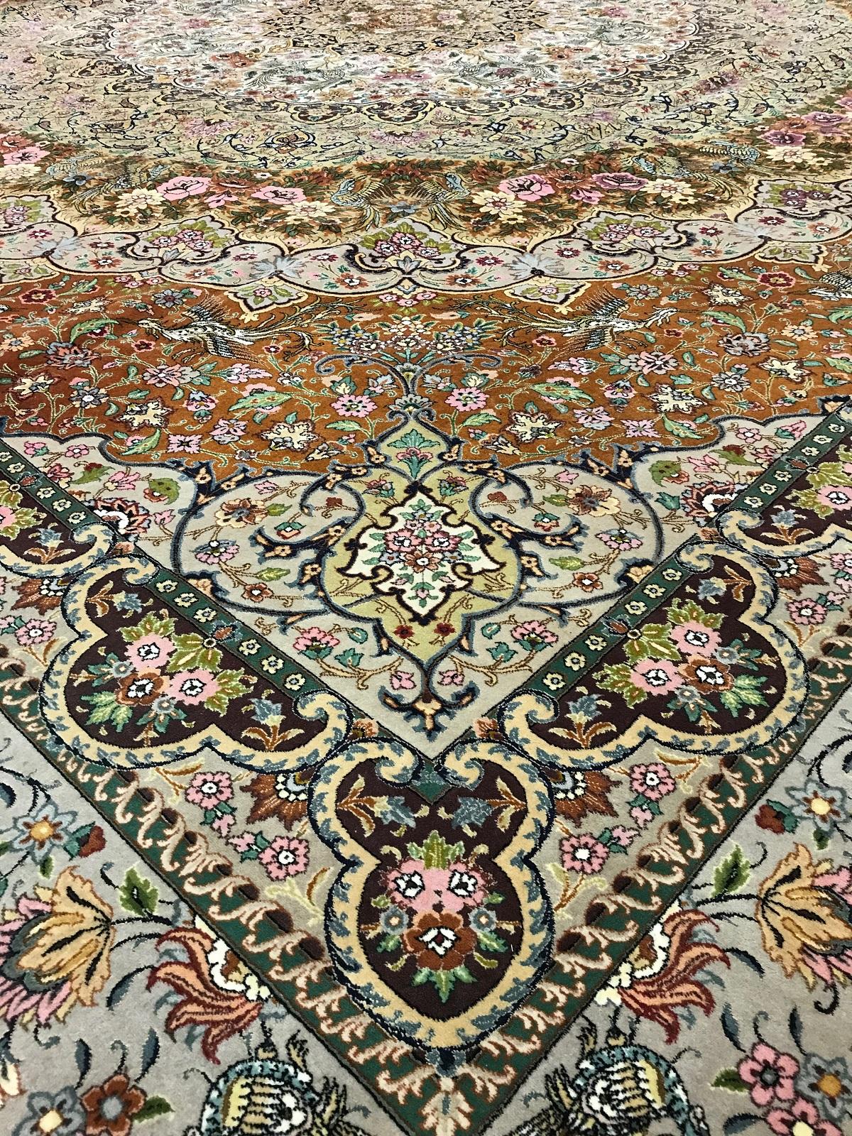 Großer quadratischer persischer Tabriz-Teppich im Vintage-Stil (20. Jahrhundert) im Angebot