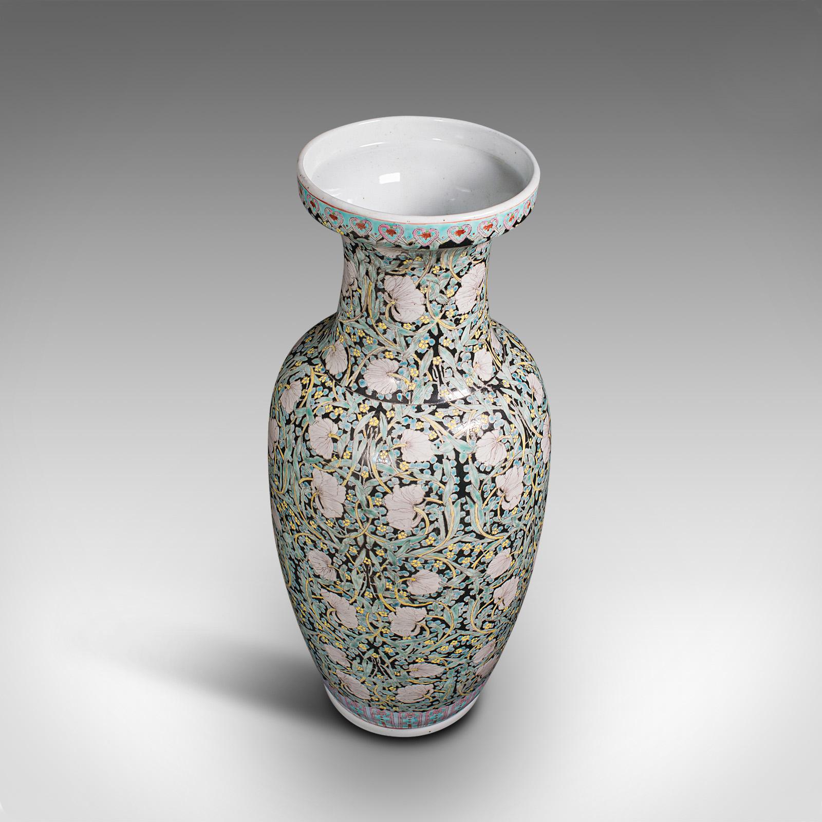 Grand vase à tige vintage oriental, céramique, urne à fleurs, Art déco tardif, vers 1950 en vente 1