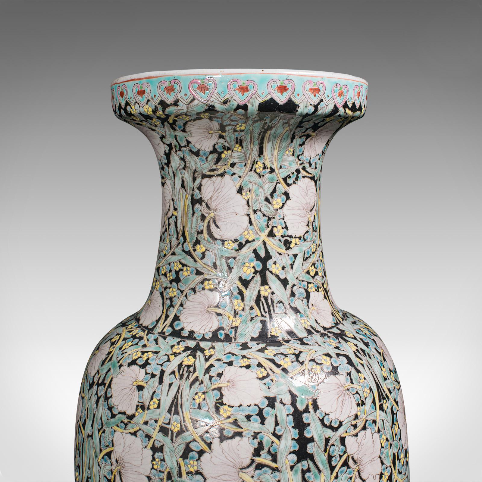 Grand vase à tige vintage oriental, céramique, urne à fleurs, Art déco tardif, vers 1950 en vente 2