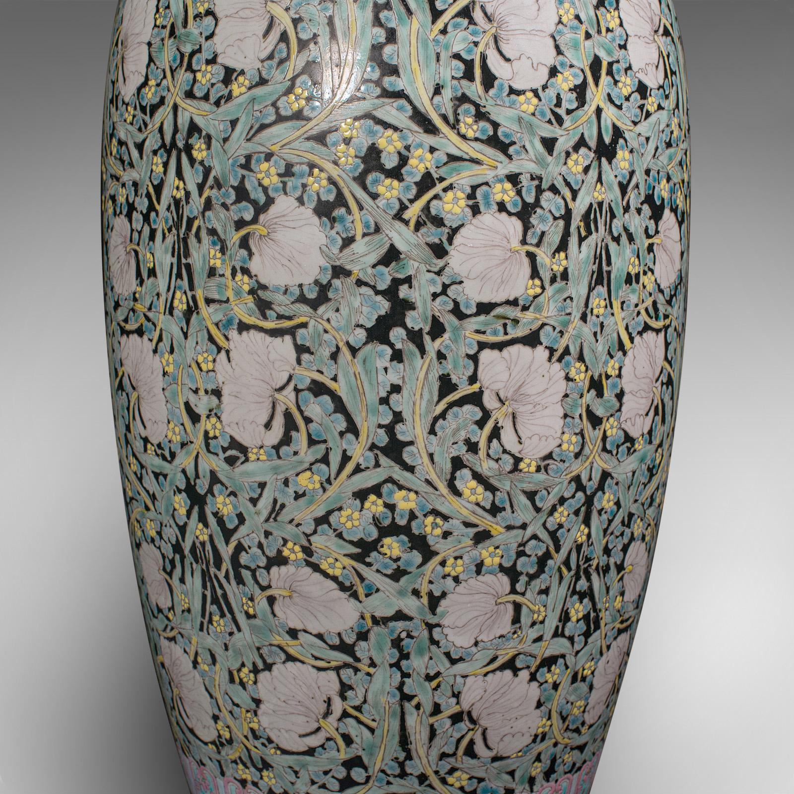 Grand vase à tige vintage oriental, céramique, urne à fleurs, Art déco tardif, vers 1950 en vente 3