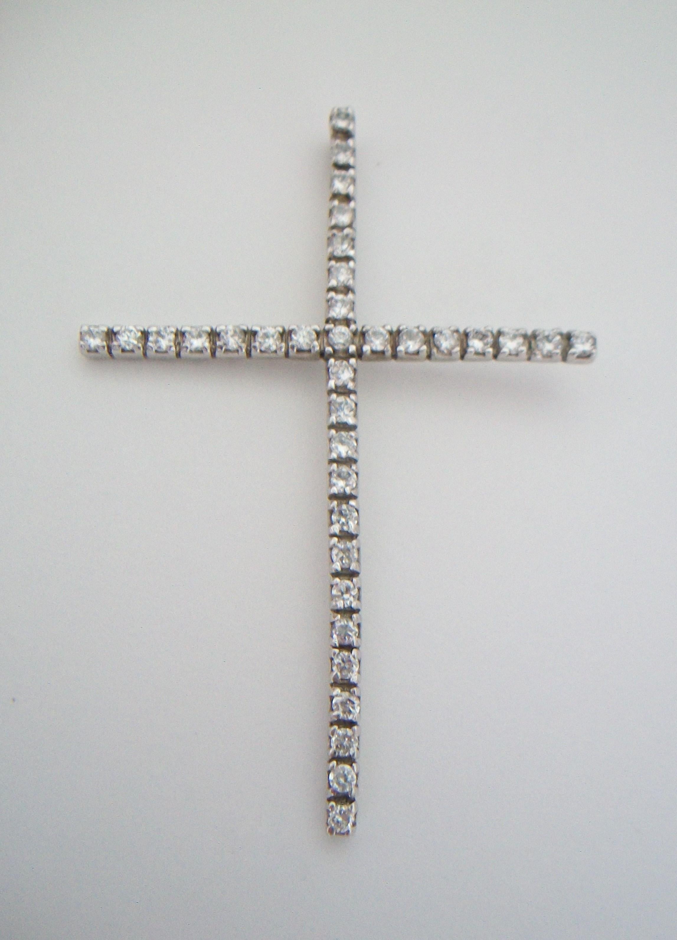 Large Vintage Sterling Silver & Crystal Cross Pendant - U.S.A. - Circa 1990's In Good Condition For Sale In Chatham, CA