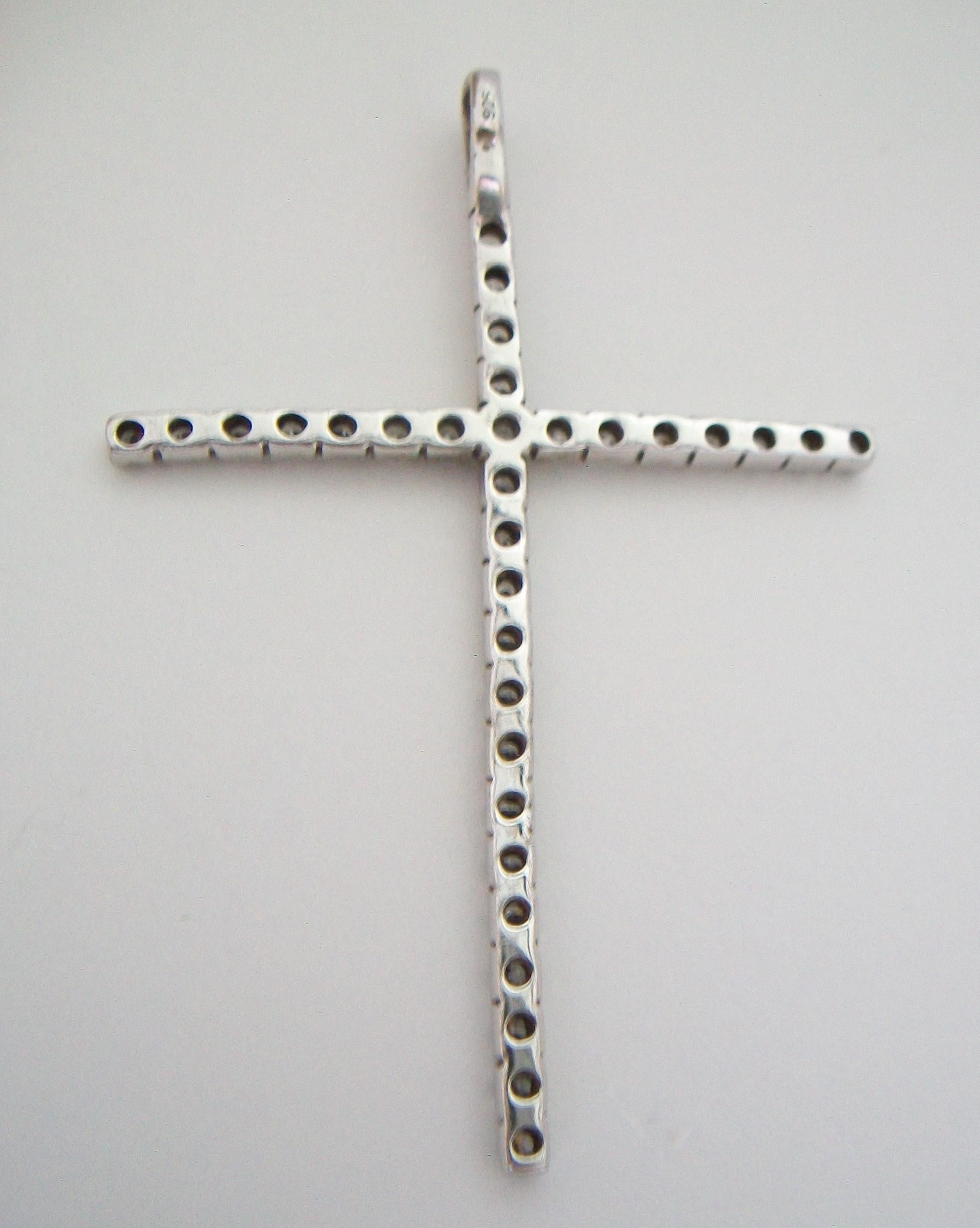 Large Vintage Sterling Silver & Crystal Cross Pendant - U.S.A. - Circa 1990's For Sale 3