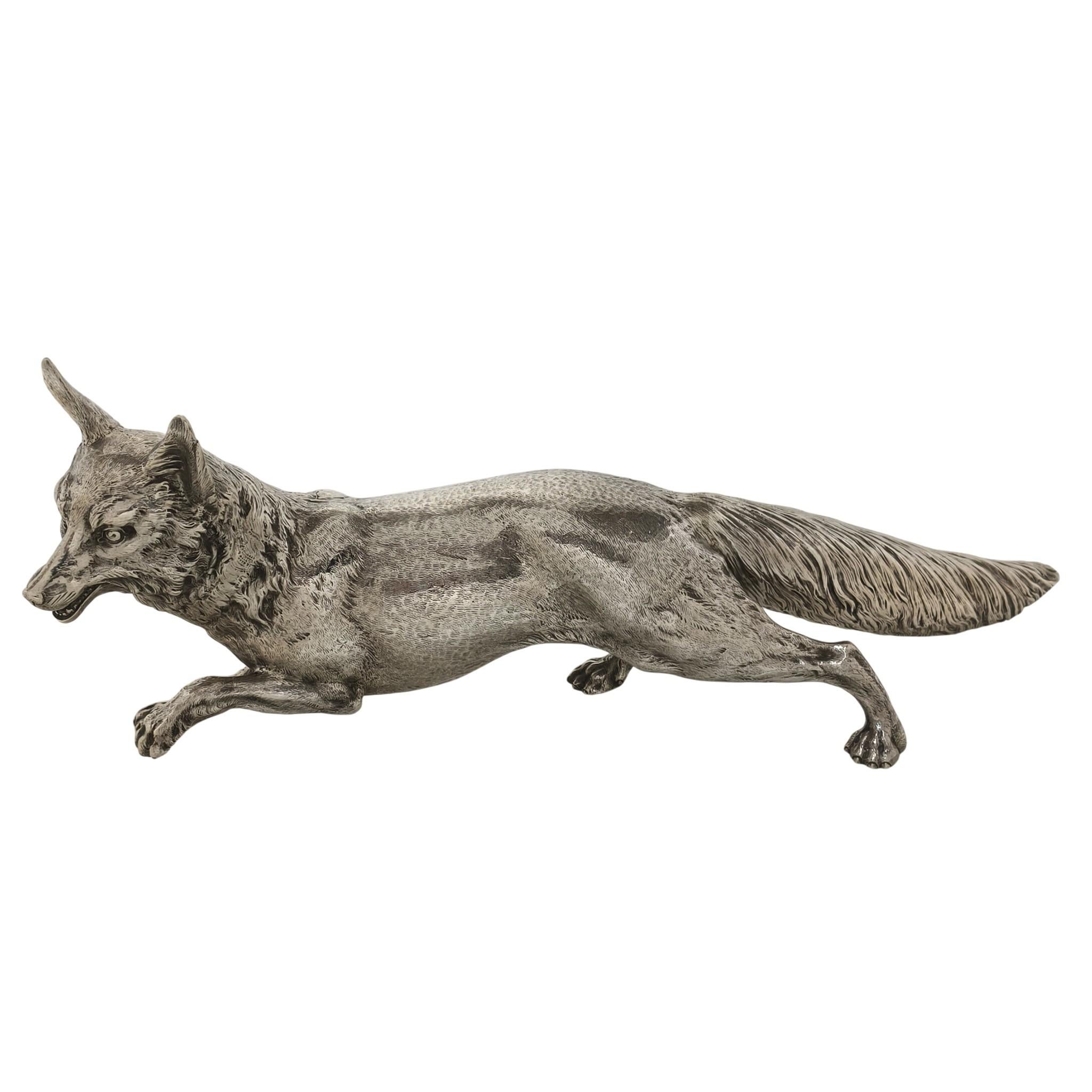 Eine beeindruckende Vintage Sterling Silber Modell Fuchs. Diese große Silberfuchsfigur ist mit viel Liebe zum Detail modelliert. 

Hergestellt in Kontinentaleuropa und mit einer englischen Importmarke für 1966.

Ungefähr. Gewicht - 1670g /