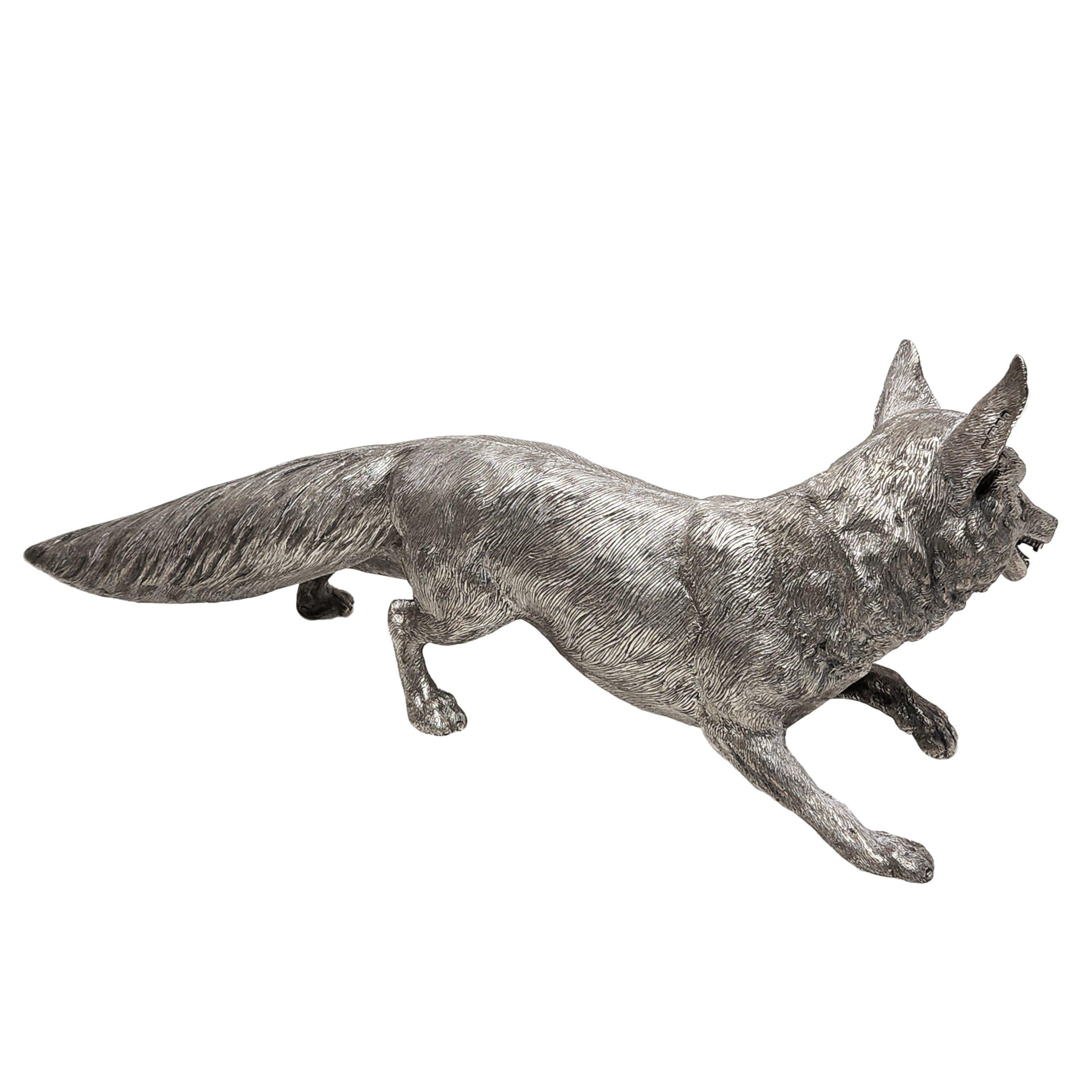 Inglese Grande modello di volpe in argento sterling d'epoca con figure del 1974 in vendita